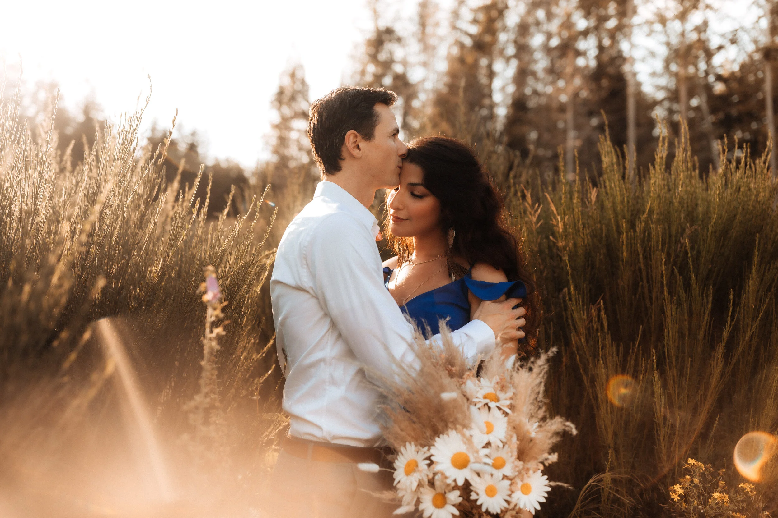  Golden Hour Couple’s Photos at the Beach in Gibsons on the Sunshine Coast  