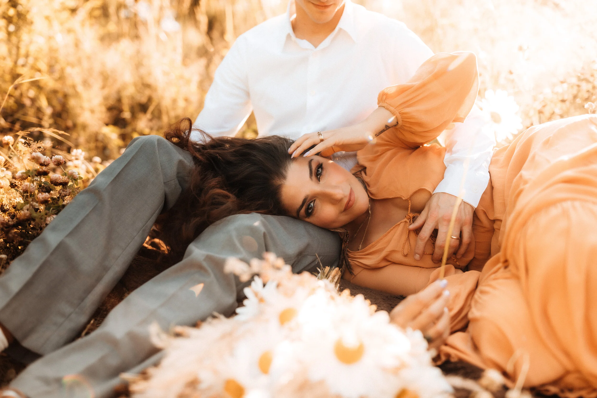  Golden Hour Couple’s Photos at the Beach in Gibsons on the Sunshine Coast  