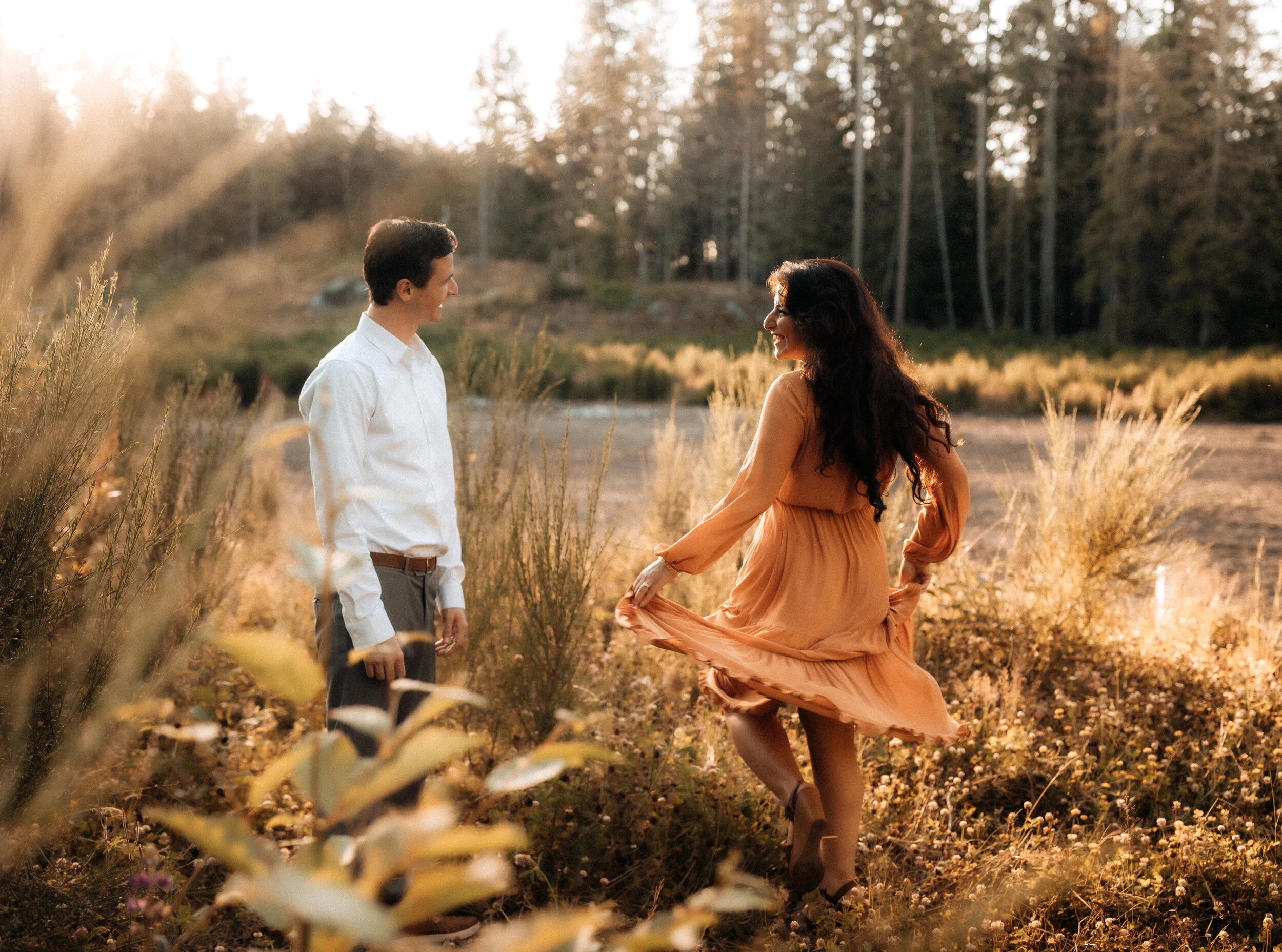  Golden Hour Couple’s Photos at the Beach in Gibsons on the Sunshine Coast  