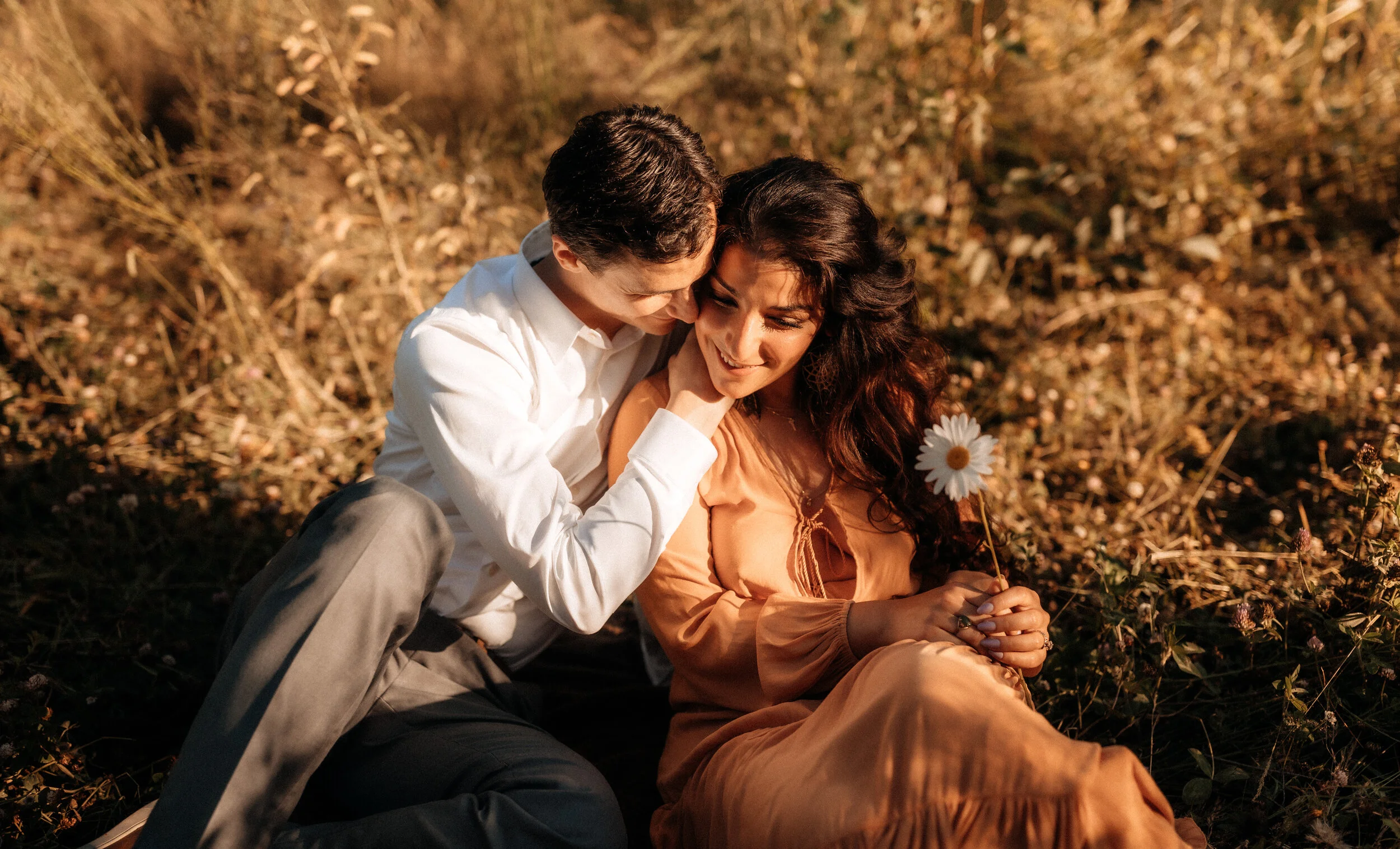  Golden Hour Couple’s Photos at the Beach in Gibsons on the Sunshine Coast  