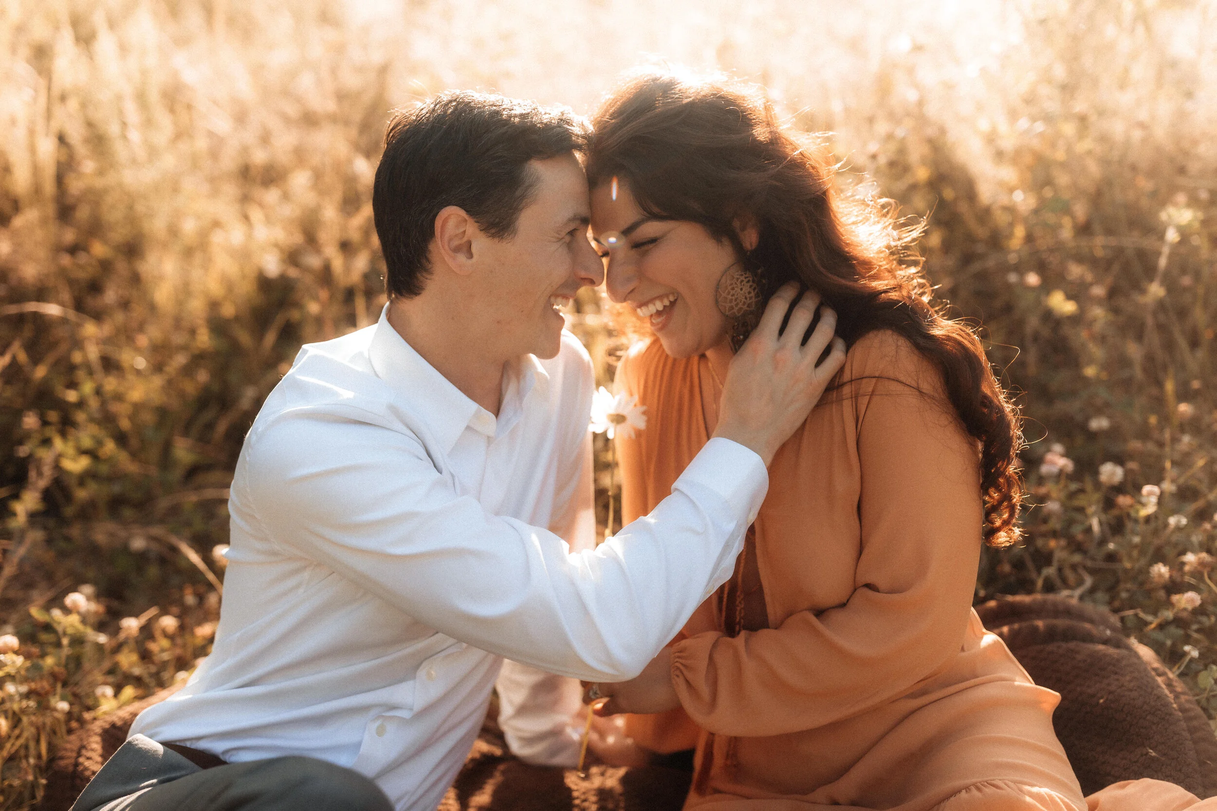  Golden Hour Couple’s Photos at the Beach in Gibsons on the Sunshine Coast  
