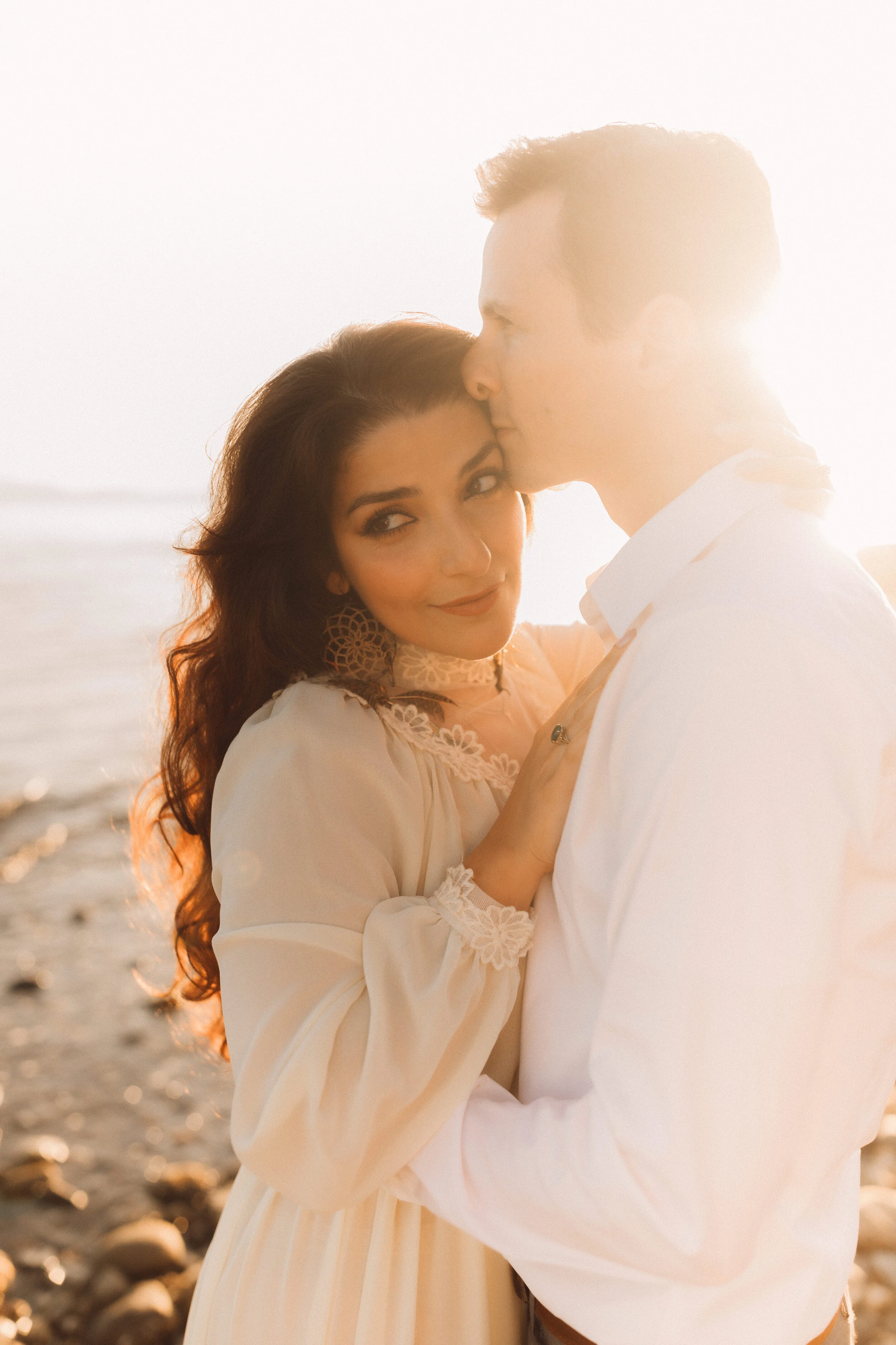  Golden Hour Couple’s Photos at the Beach in Gibsons on the Sunshine Coast  