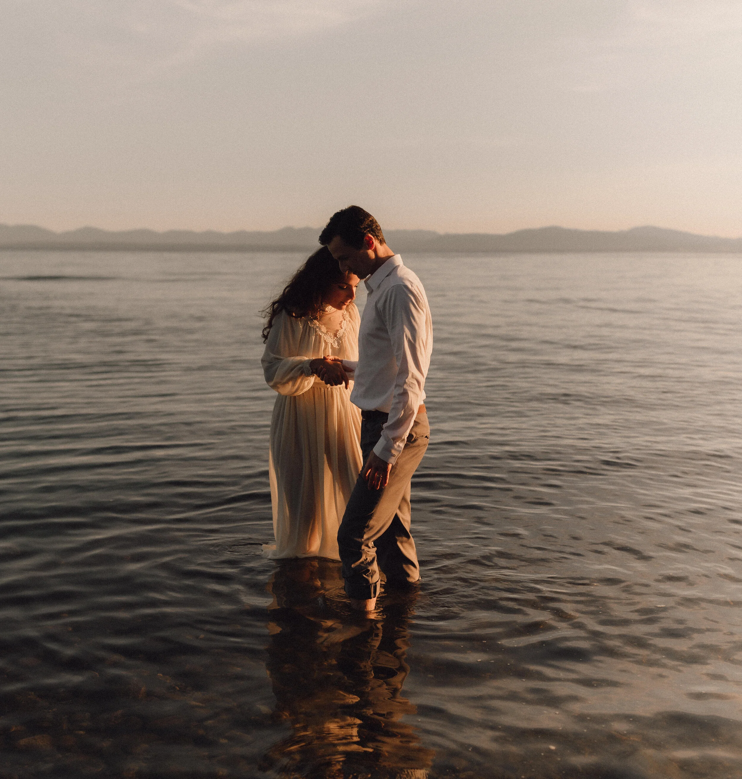  Golden Hour Couple’s Photos at the Beach in Gibsons on the Sunshine Coast  