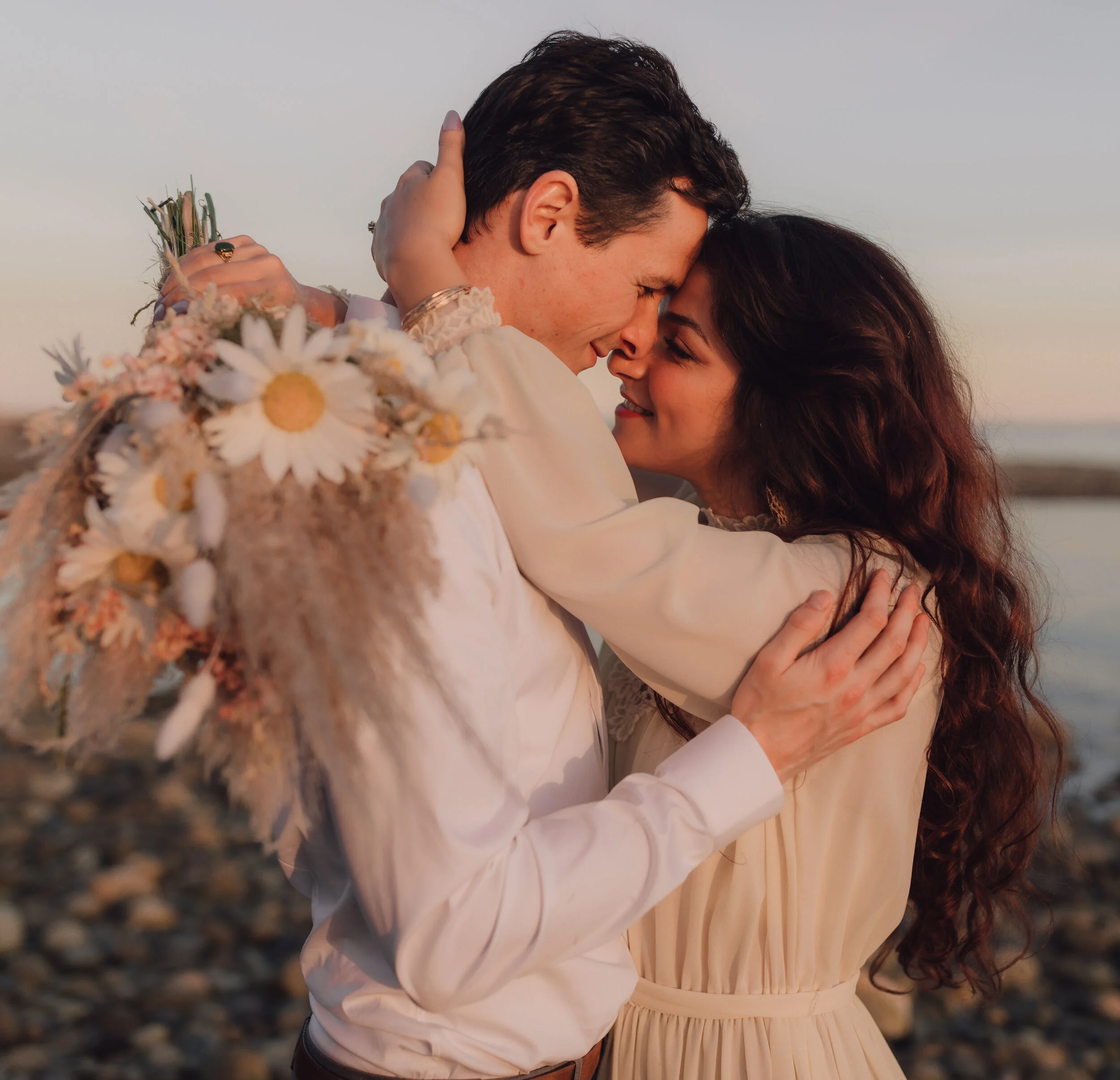  Golden Hour Couple’s Photos at the Beach in Gibsons on the Sunshine Coast  