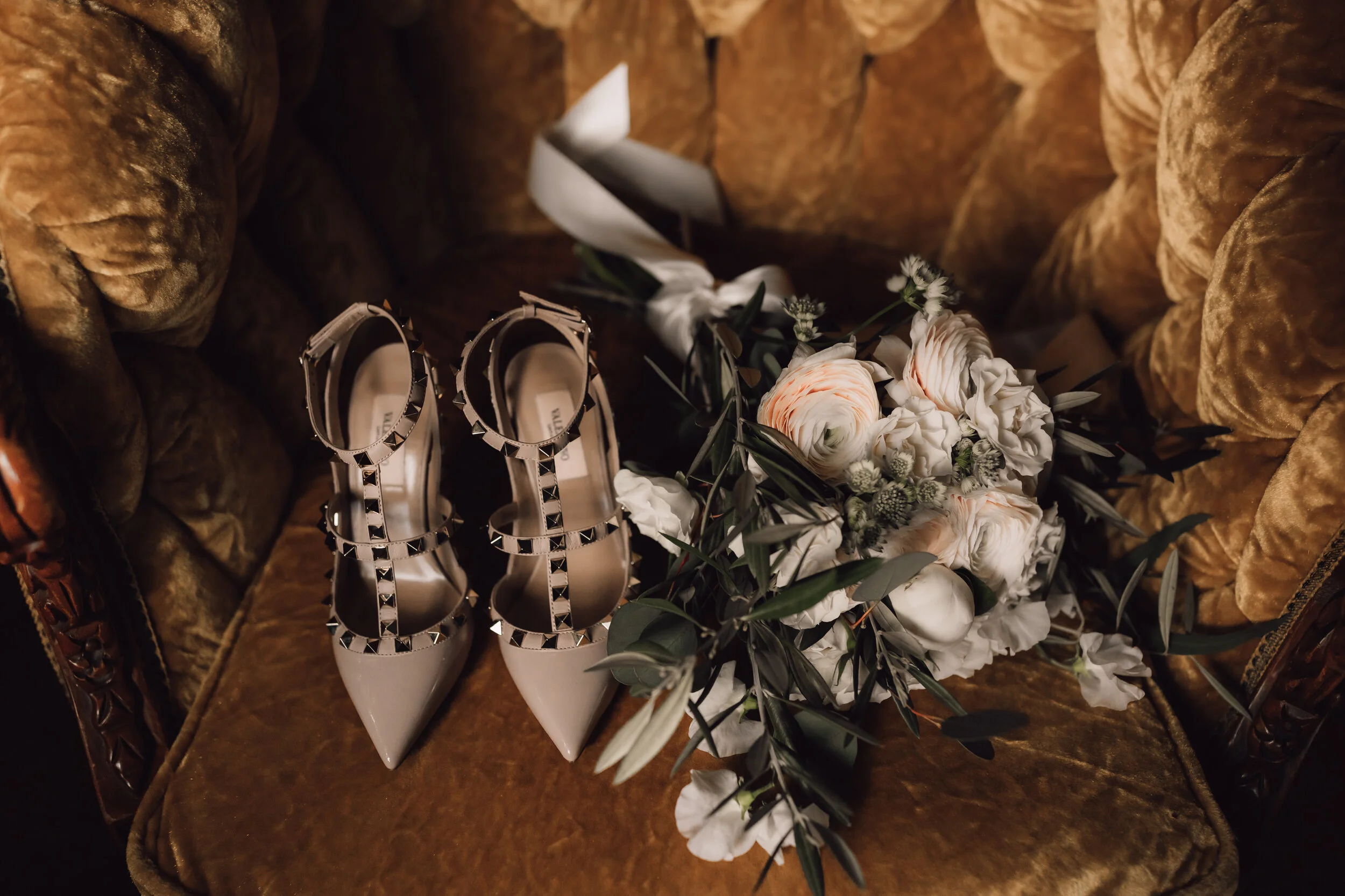  Intimate Forest and Beach Elopement on the Sunshine Coast, BC 