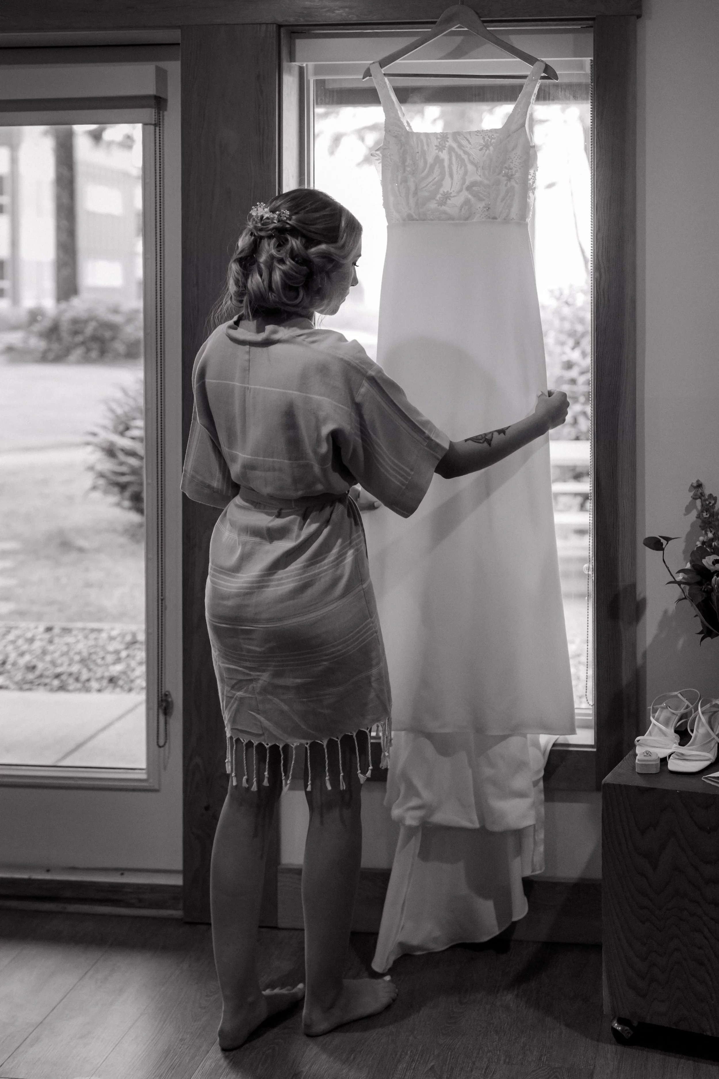  Intimate Rainy Day Tofino Wedding at the Pacific Sands Resort and Shore Pier Ceremony 