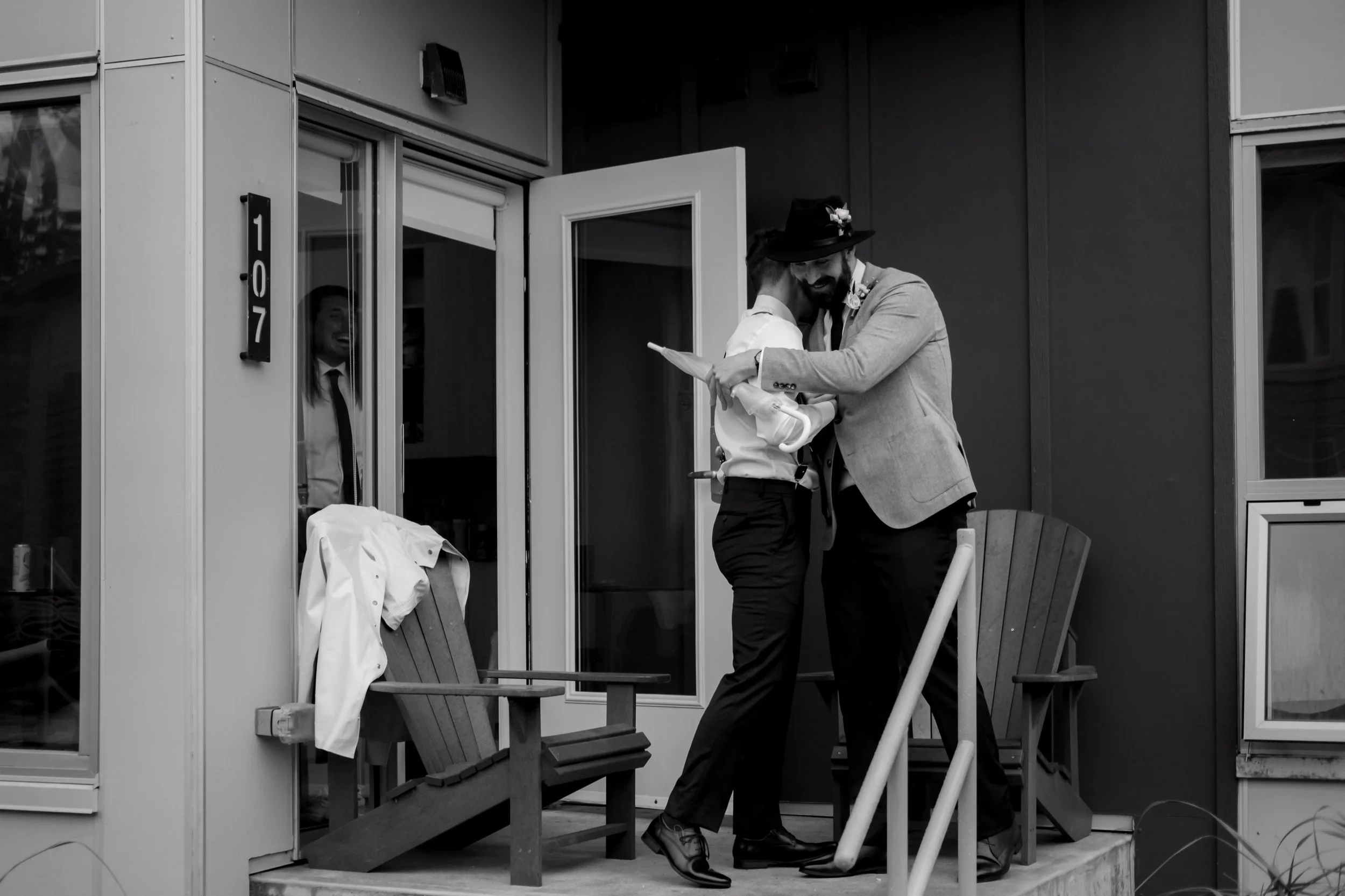  Intimate Rainy Day Tofino Wedding at the Pacific Sands Resort and Shore Pier Ceremony 