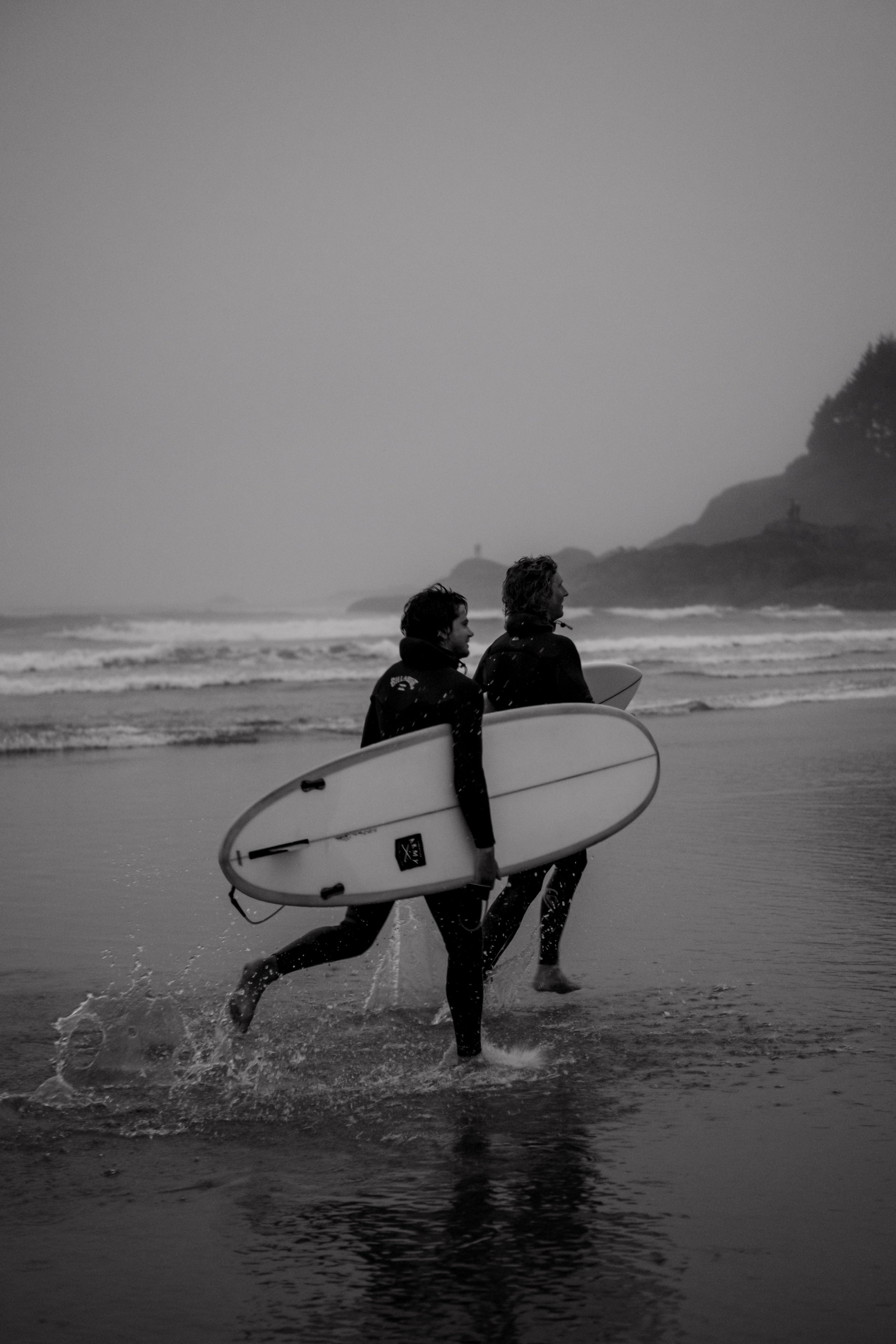  Intimate Rainy Day Tofino Wedding at the Pacific Sands Resort and Shore Pier Ceremony 