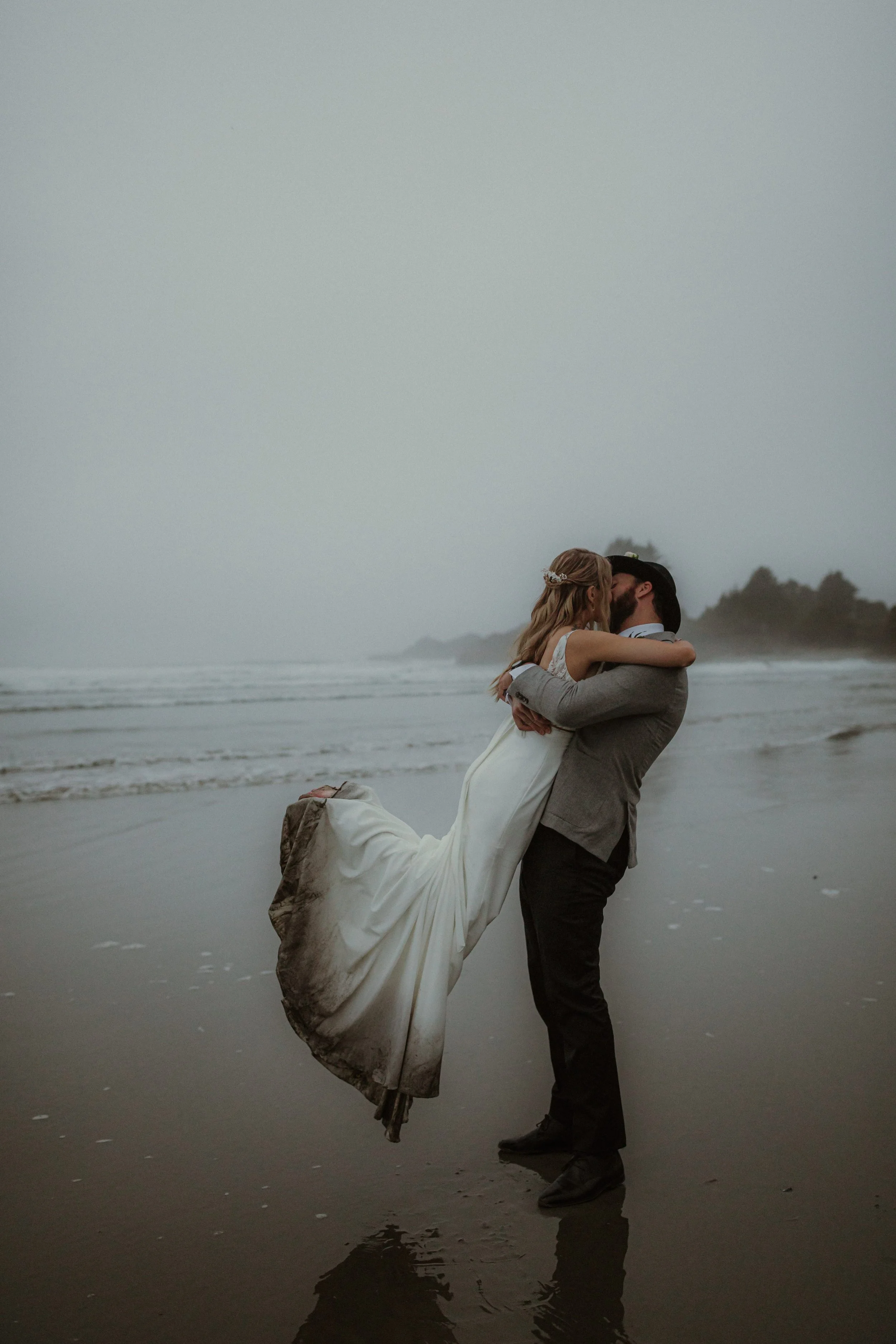  Intimate Rainy Day Tofino Wedding at the Pacific Sands Resort and Shore Pier Ceremony 