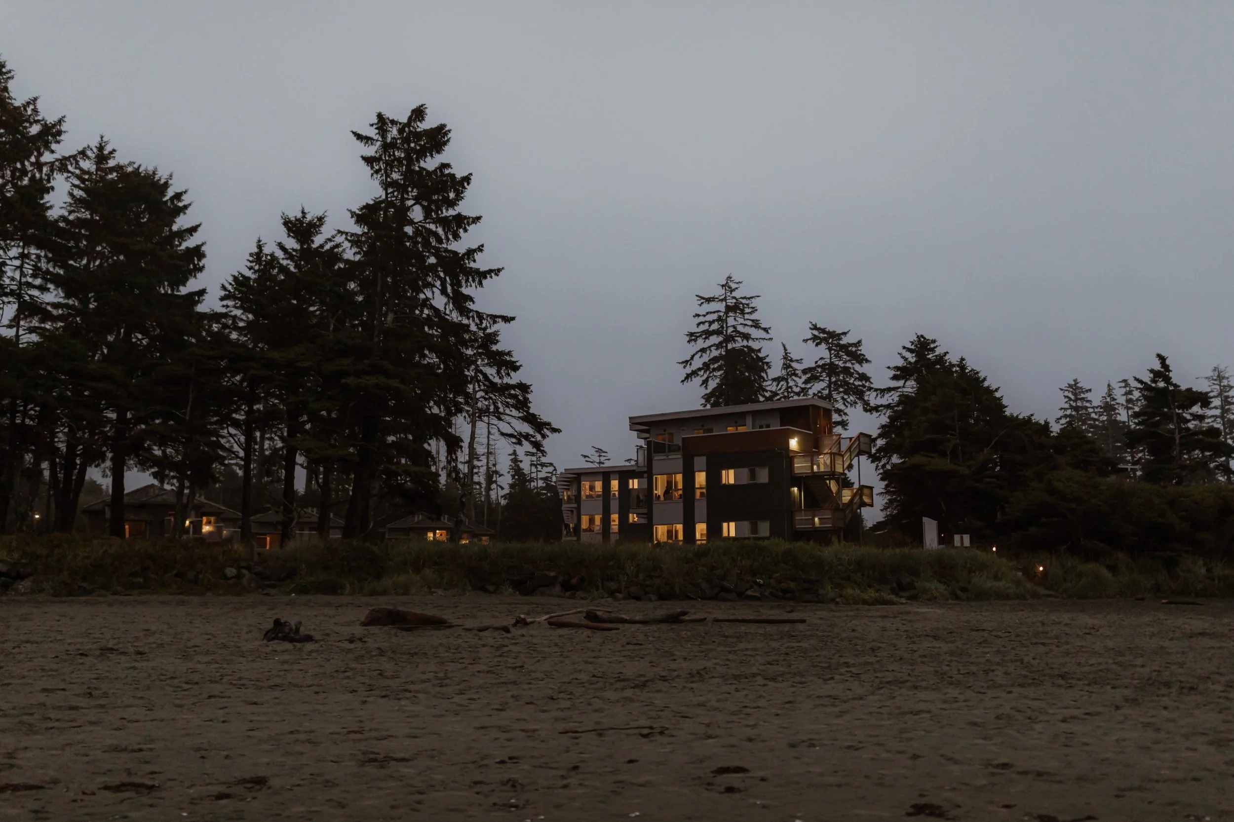 Intimate Rainy Day Tofino Wedding at the Pacific Sands Resort and Shore Pier Ceremony 