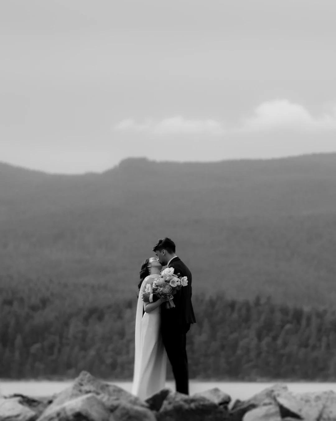 A few of our favourites from G+ Z&rsquo;s intimate and oh so sweet Sechelt elopement ✨ 

Photographers @jenbrianphotofilm 
Hair + Makeup @savethedatebeauty 
Florals @rubysrunurbanfarms 
Commissioner @mrstracyuchida 

#sunshinecoastbc #sunshinecoastbc