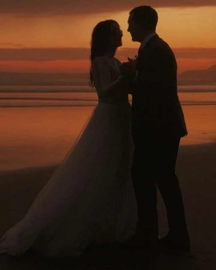 Dancing into the sunset with K + B in majestic Tofino. Scroll to the end to see them hanging out with some bats 🦇

Photo + Video @jenbrianphotofilm 
Hair + Makeup @theknot.artistry 
Florals @wildbloomfloraldesign 
Commissioner @wetcoasters Heidi Sha