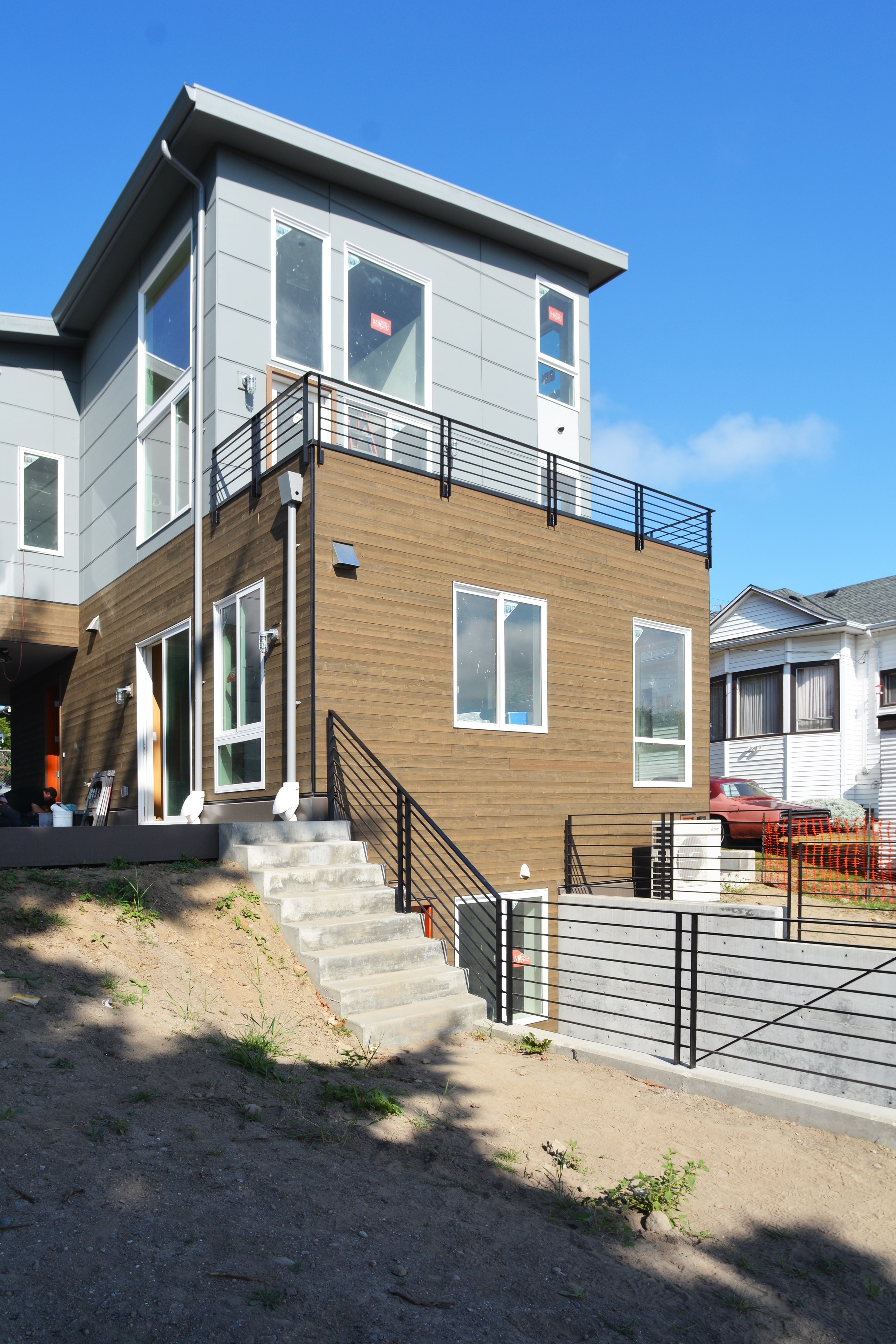 Back facade with access to basement