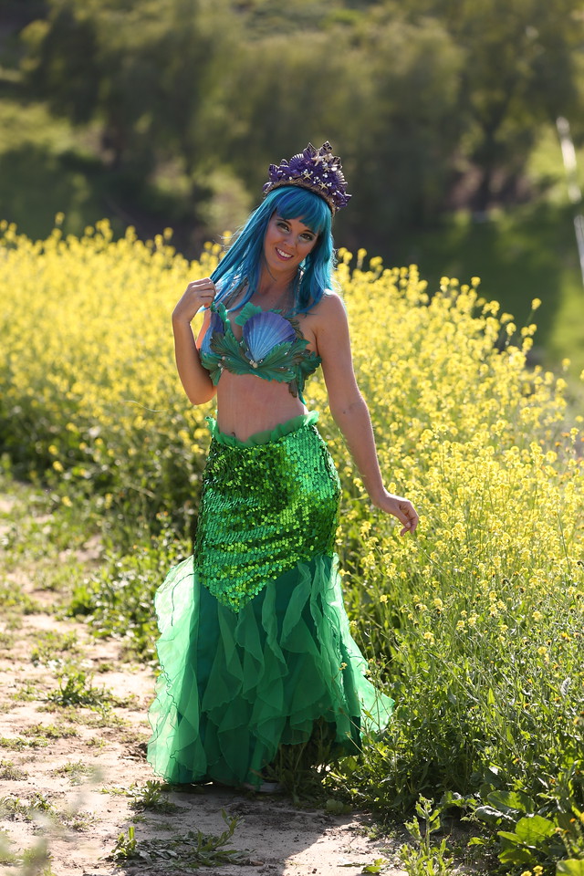 Mermaid Hilo 2 - Walking Skirt Los Angeles Mermaid Party Character Entertainment.jpg