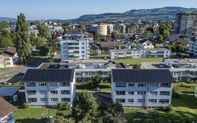 Dachsanierung mit Indach Solaranlage in Thun – energieeffizient und nachhaltig