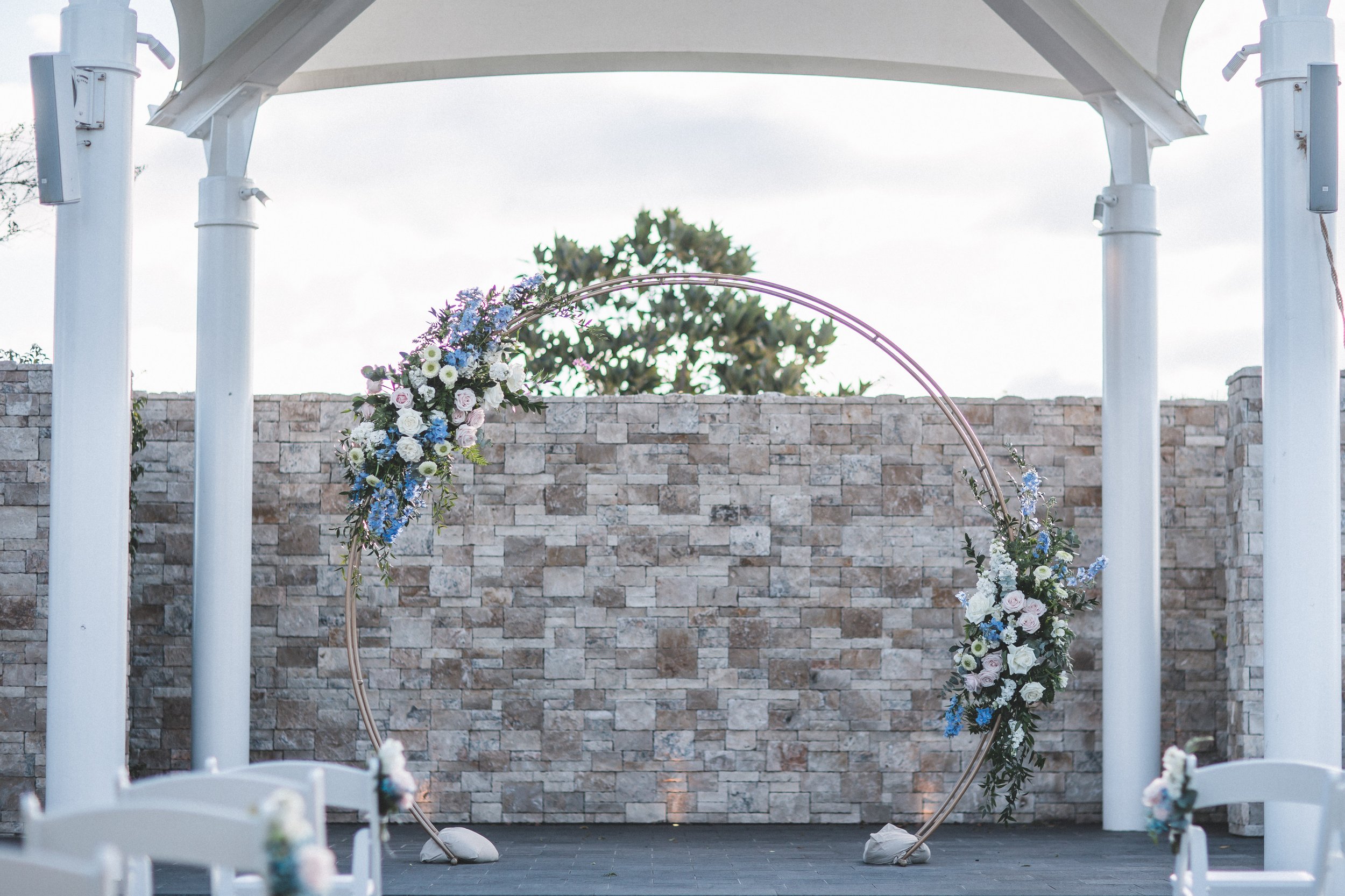 circle arch sam and michael Michael Stead Photography.JPG
