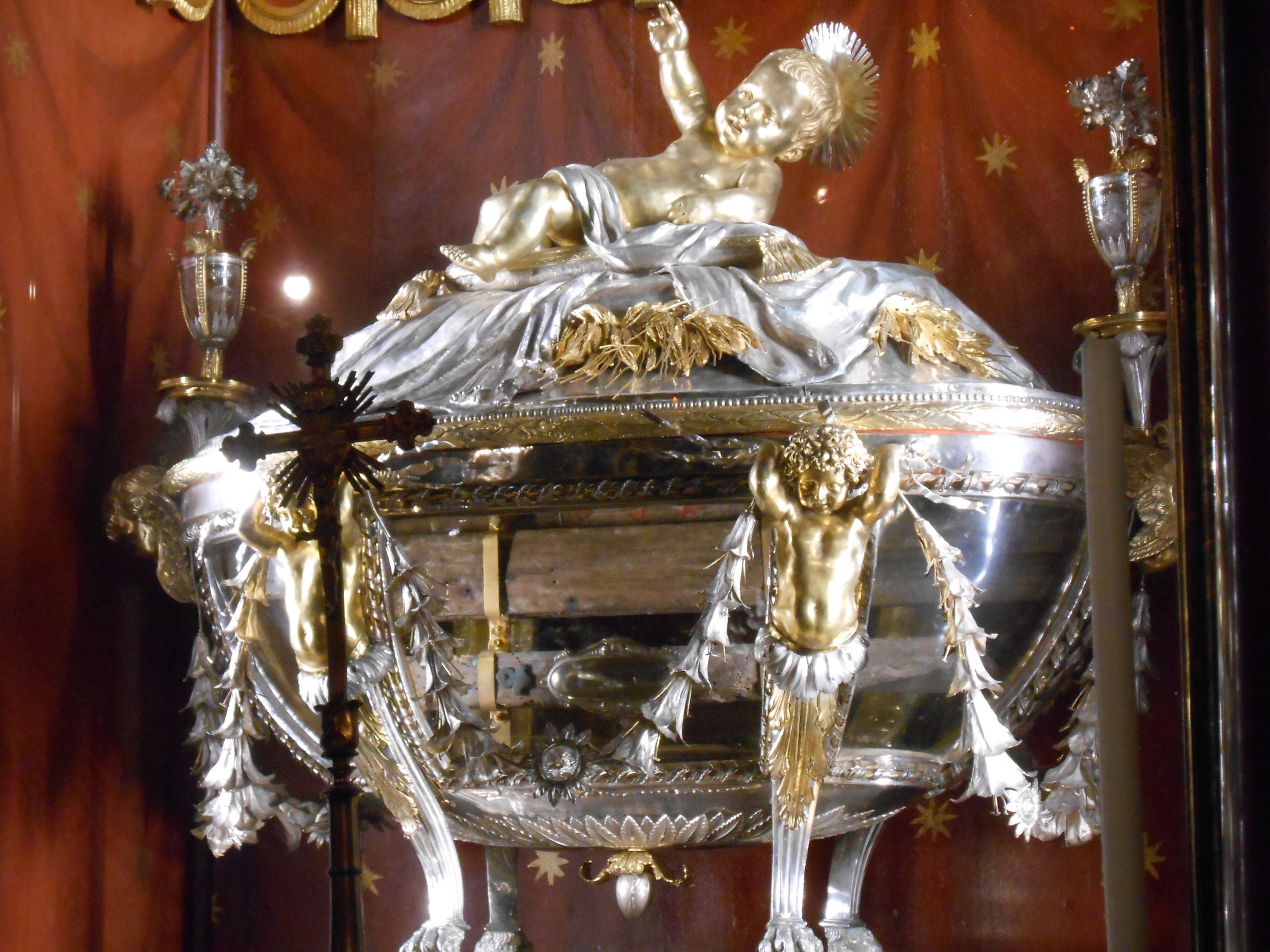 Basilica Santa Maria Maggiore contains pieces of ancient wood which tradition holds to be part of the manger where the Baby Jesus was laid.