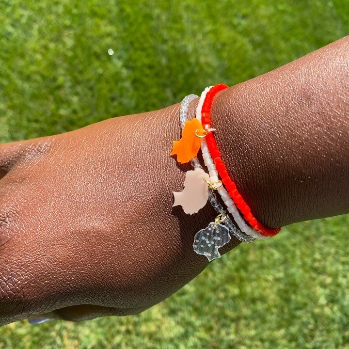 ✨Glass Trio✨a perfect addition to a stack or worn alone for a hint of sparkle 💖 
Can&rsquo;t wait to see some new and familiar face in Leimert Park for Juneteenth! I will be there in front of Kaos. 
.
.
.
.
.
.
.
#nozwe #elizabethnozwe #handmade #ma