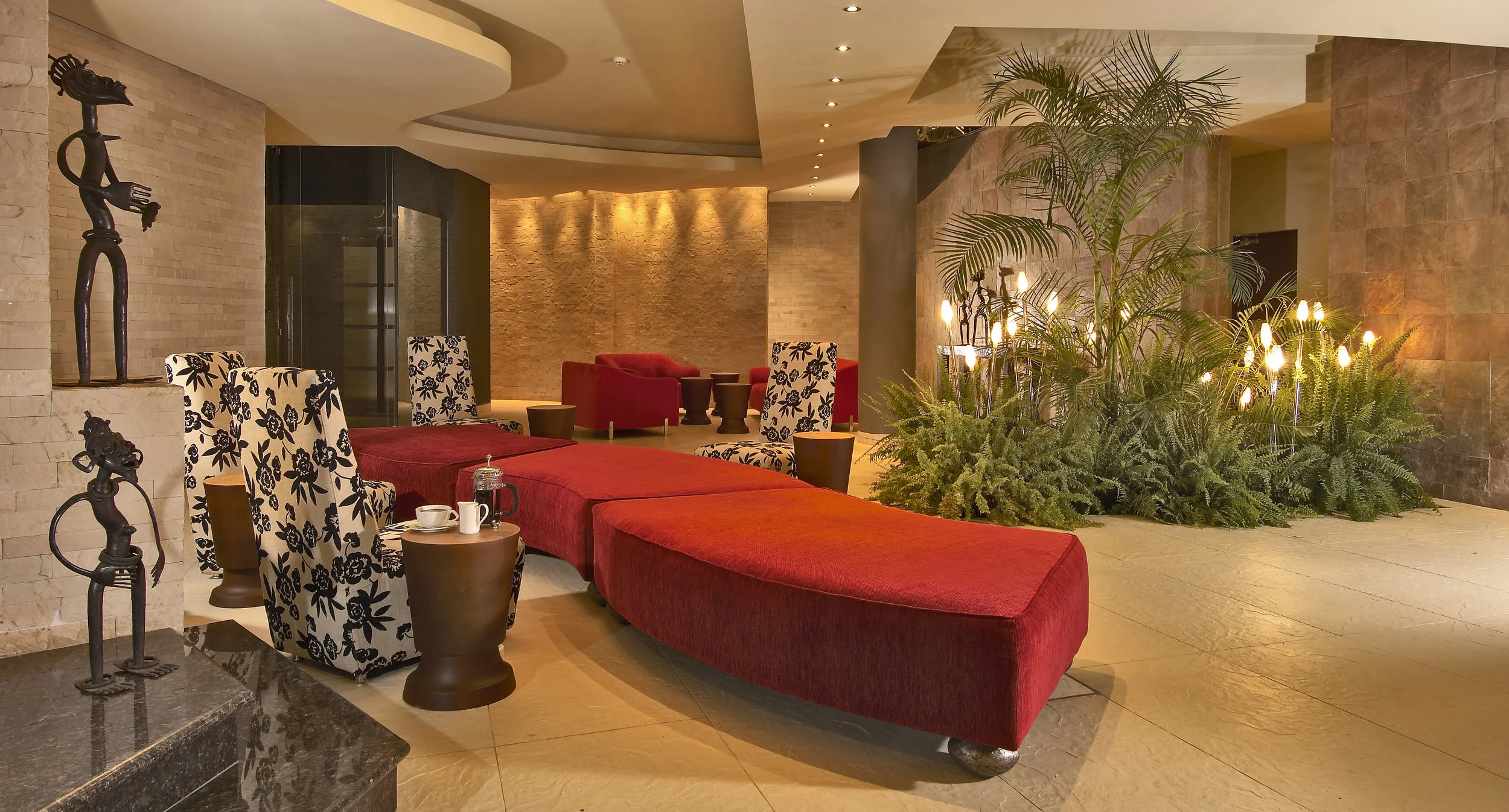 TRIBE HOTEL & TRADEMARK HOTEL