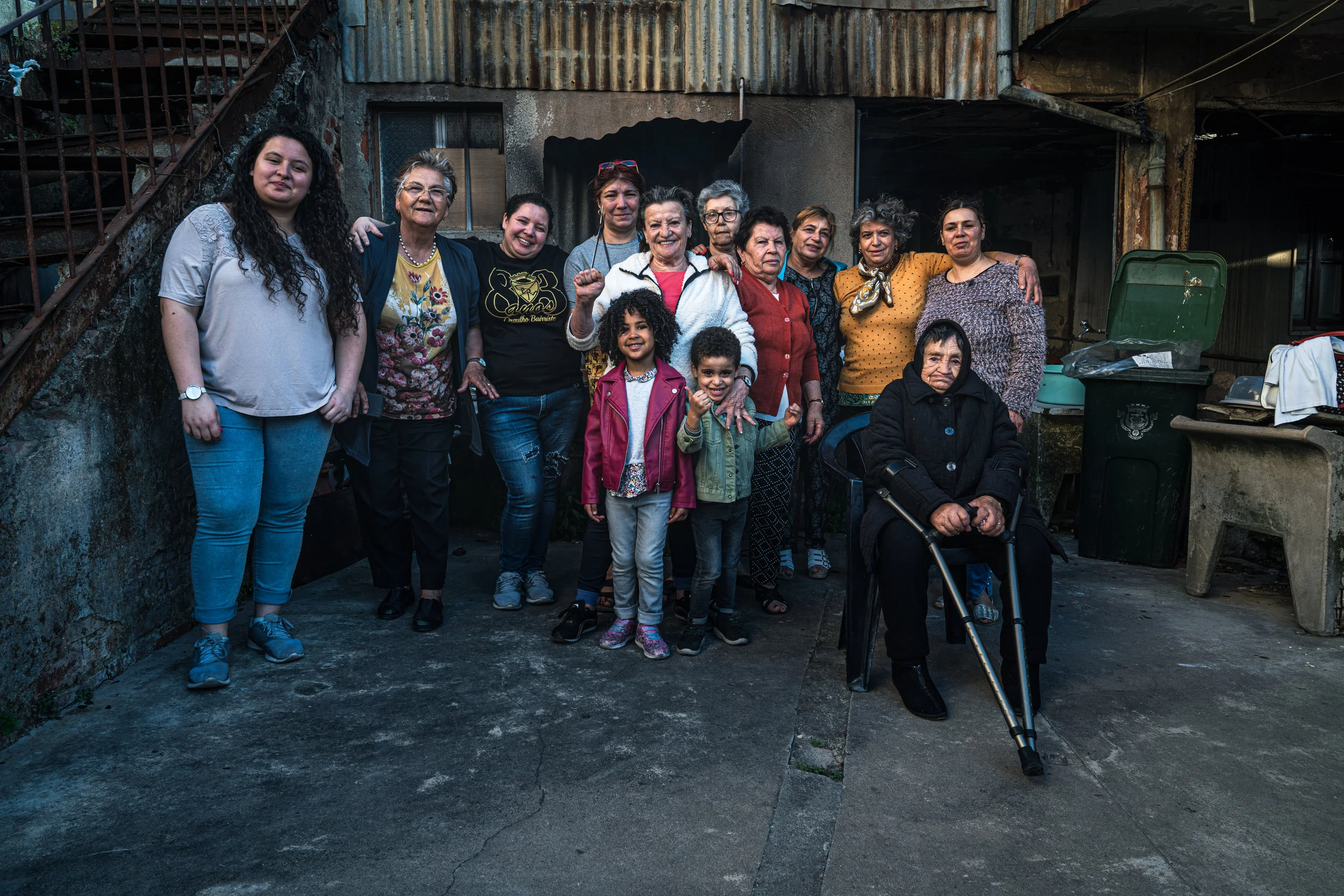 As mulheres no pátio do Largo das Olarias