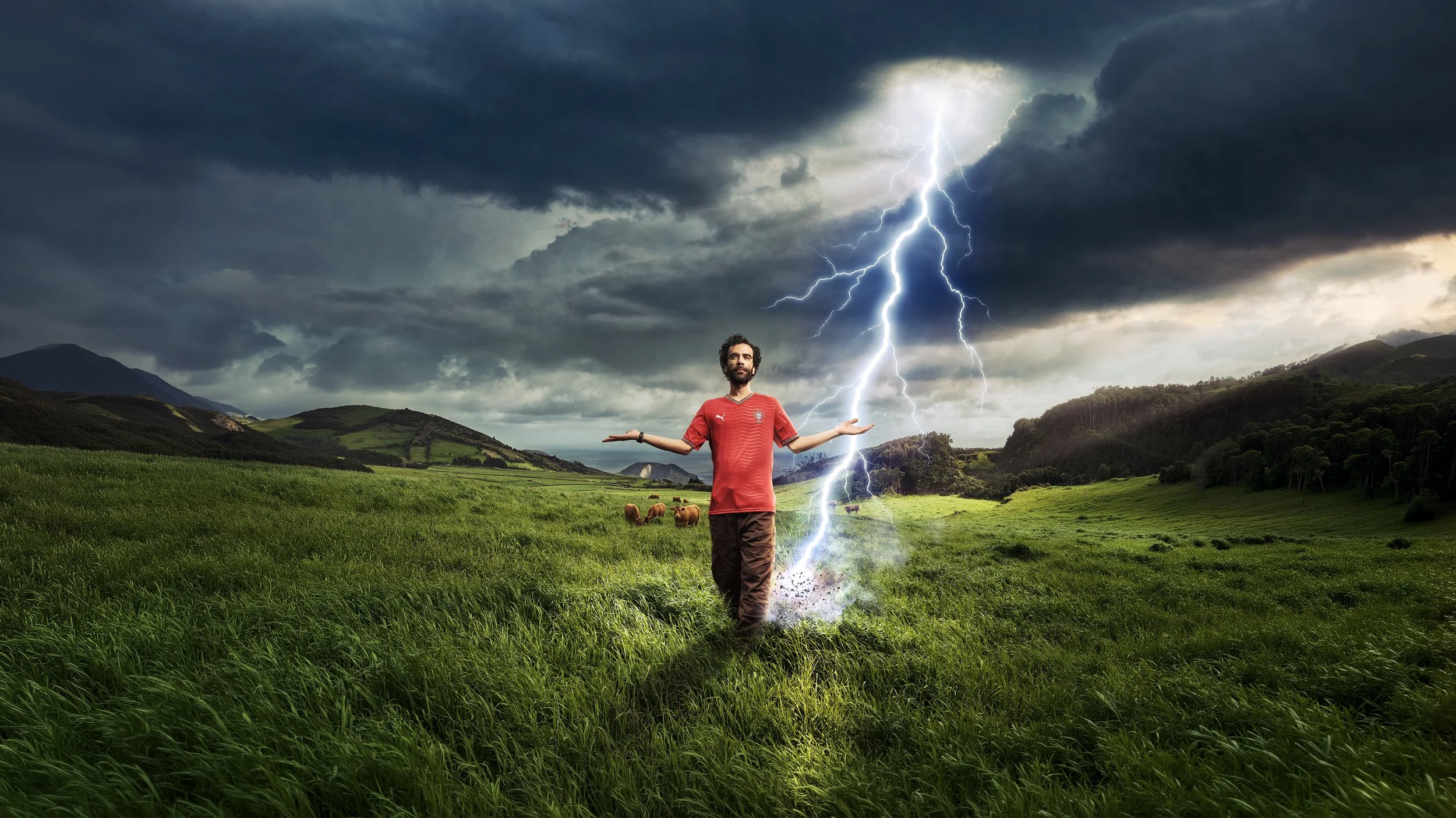 BETCLIC é uma Sorte apoiar Portugal — fan in red Portugal shirt in a green field as lightning strikes in a stormy sky