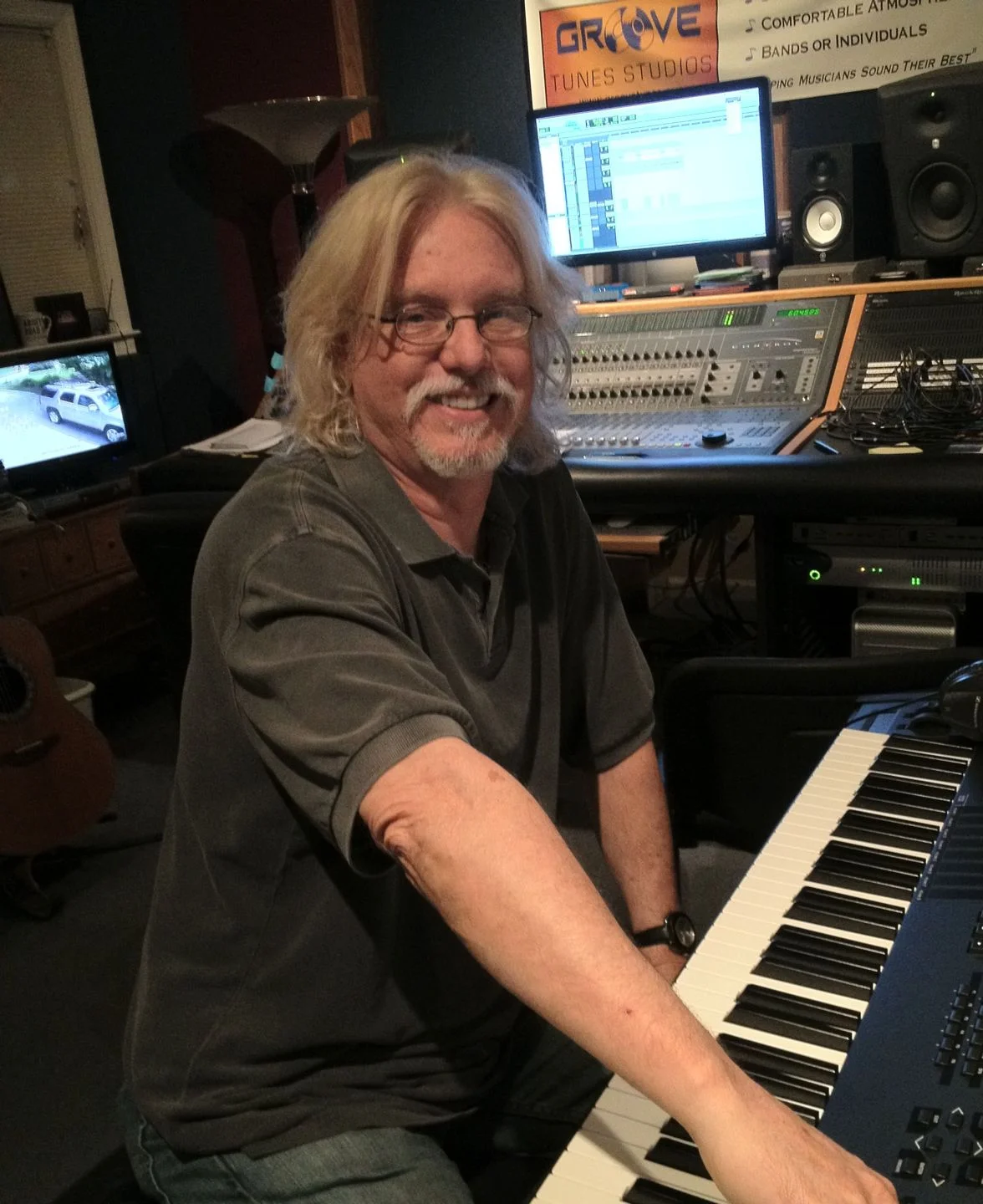 Steve McRay at the Yamaha Motif XF8 Synth