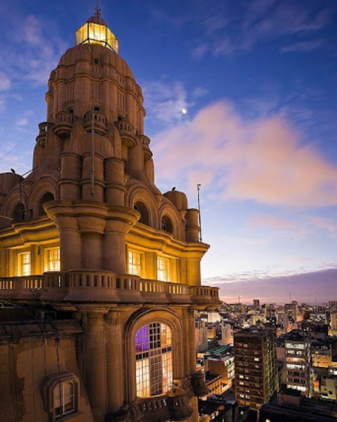 Palacio Barolo is a landmark office building, located in the neighborhood of Montserrat, Buenos Aires. Declared a national historic monument in 1997, it is a hotspot for tourists as its design was inspired by Dante's 'Divine Comedy'. 

🏛️🇦🇷📚

#im