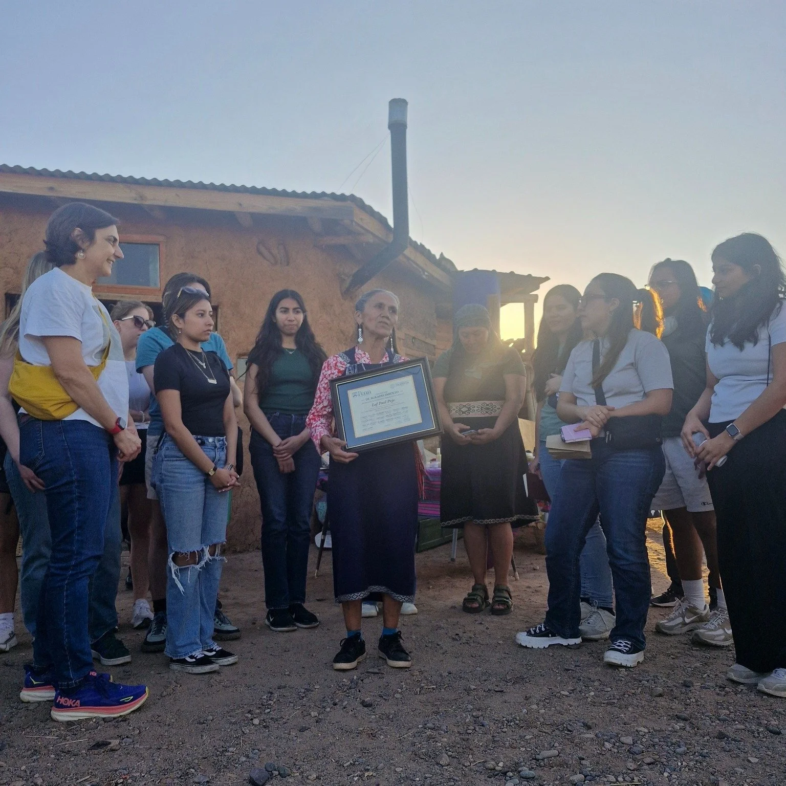 One year ago, we were honored to partner with @pennabroad for our first Penn Global Seminar in Patagonia&mdash;and it was unforgettable. 🏔️ Students explored Mapuche culture across Neuqu&eacute;n, Bariloche, Villa La Angostura, and Jun&iacute;n de l