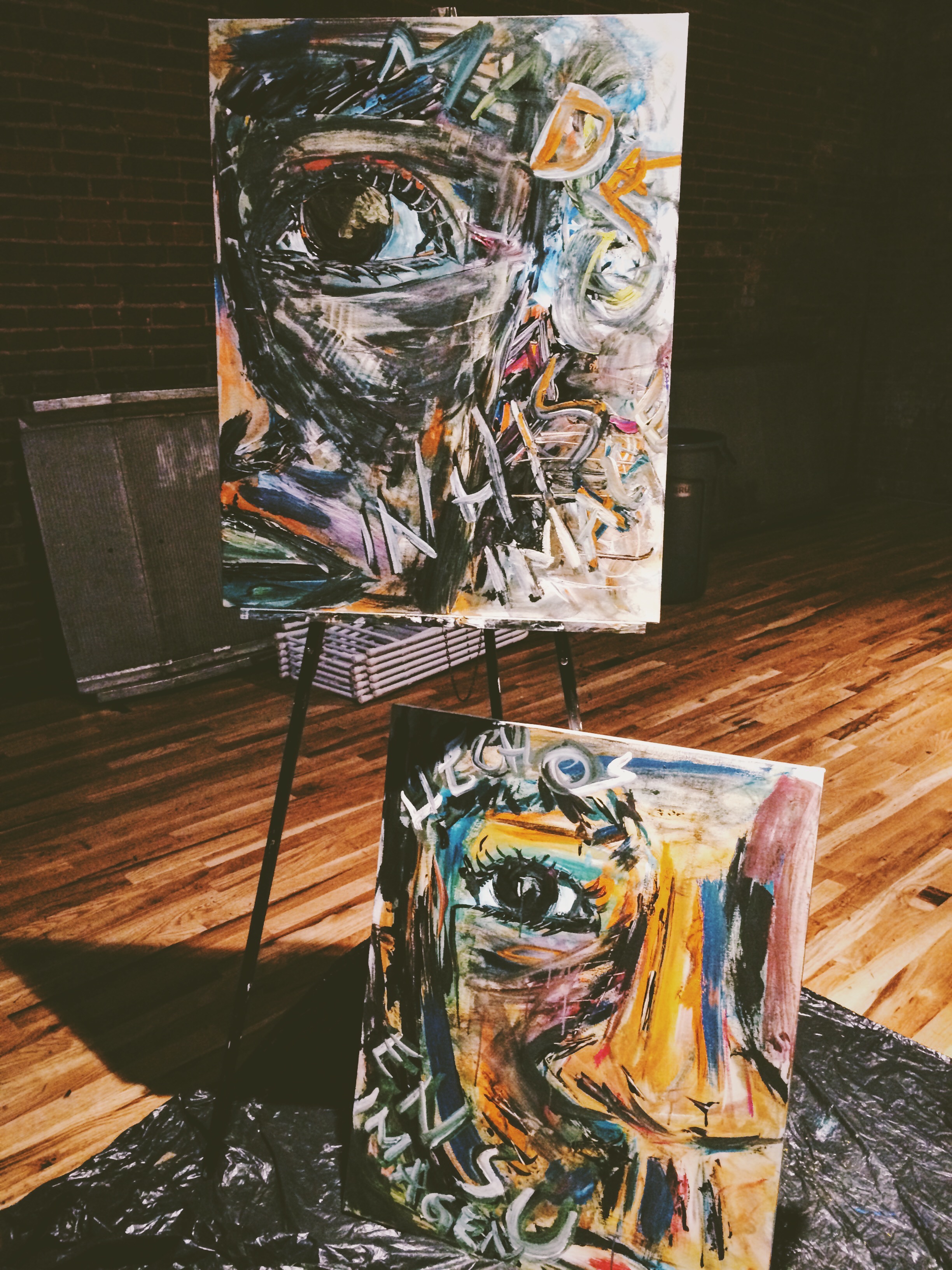 Paintings after the worship night | Cuadros después de la reunión. 