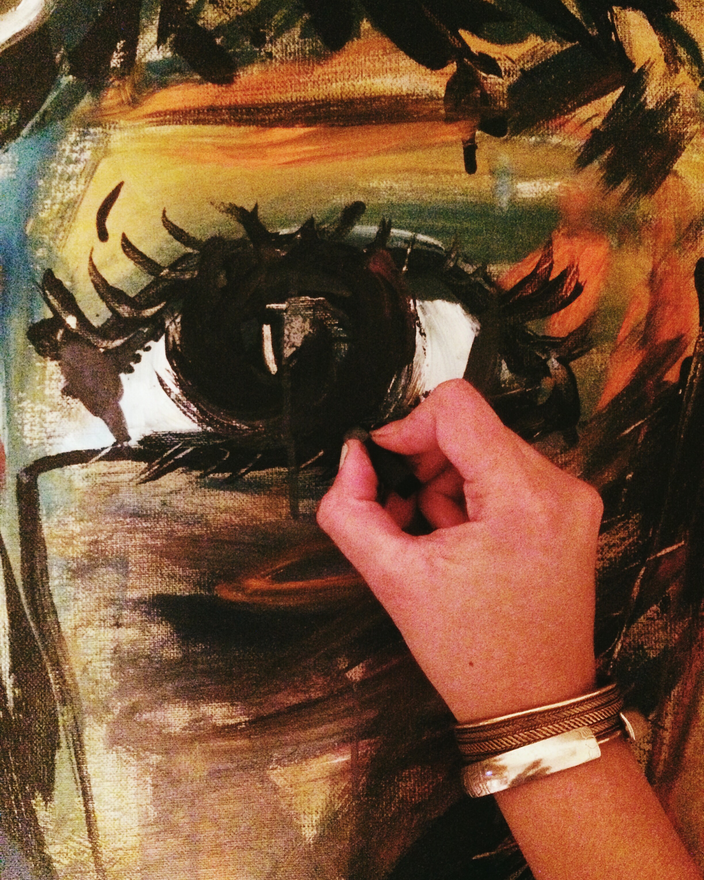 Adding Charcoal weeks after the worship night | Agregando carboncillo semanas despues de haber pintado en la iglesia. 