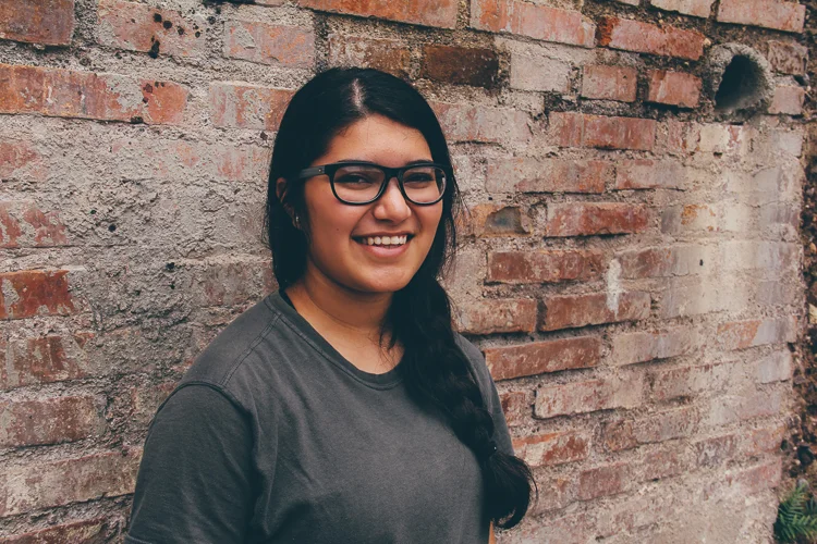 Hilda, currently studying business. | Hilda, estudiante de la carrera de negocios. 