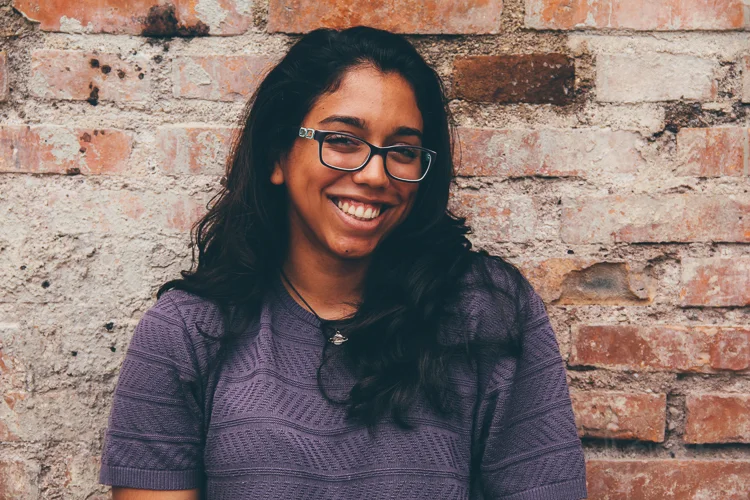 Abigail, currently studying biochemistry. | Abigail, estudiante de bioquímica. 
