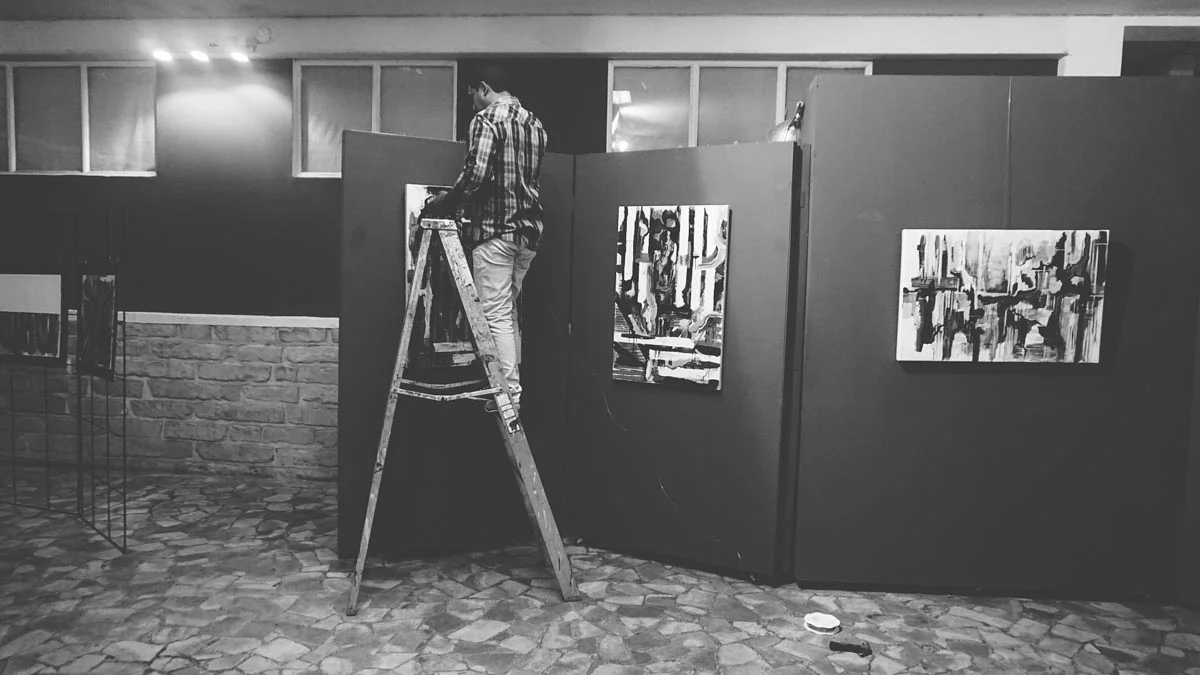 ART SHOW_SET UP-1.jpg