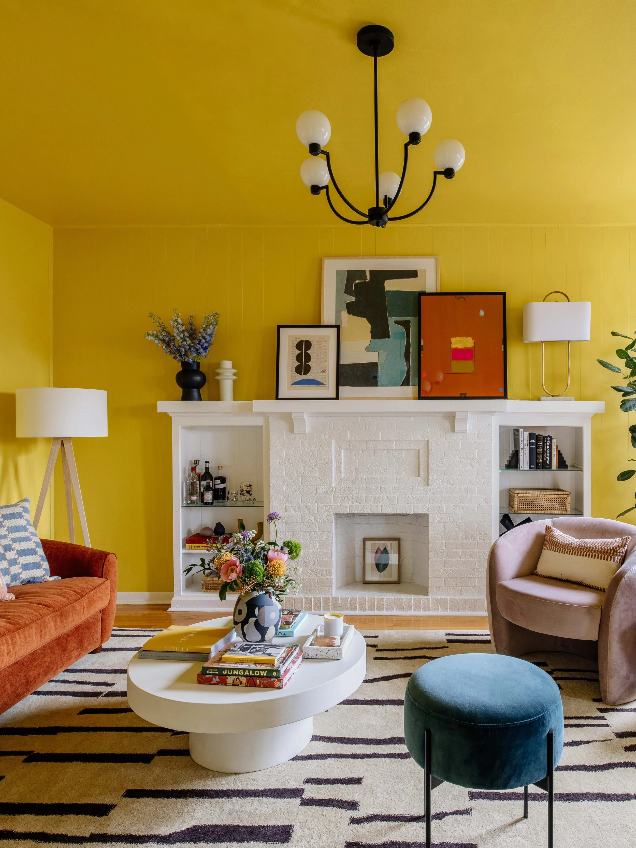 6 Ways to Create a Summery, Laid-Back Living Room 