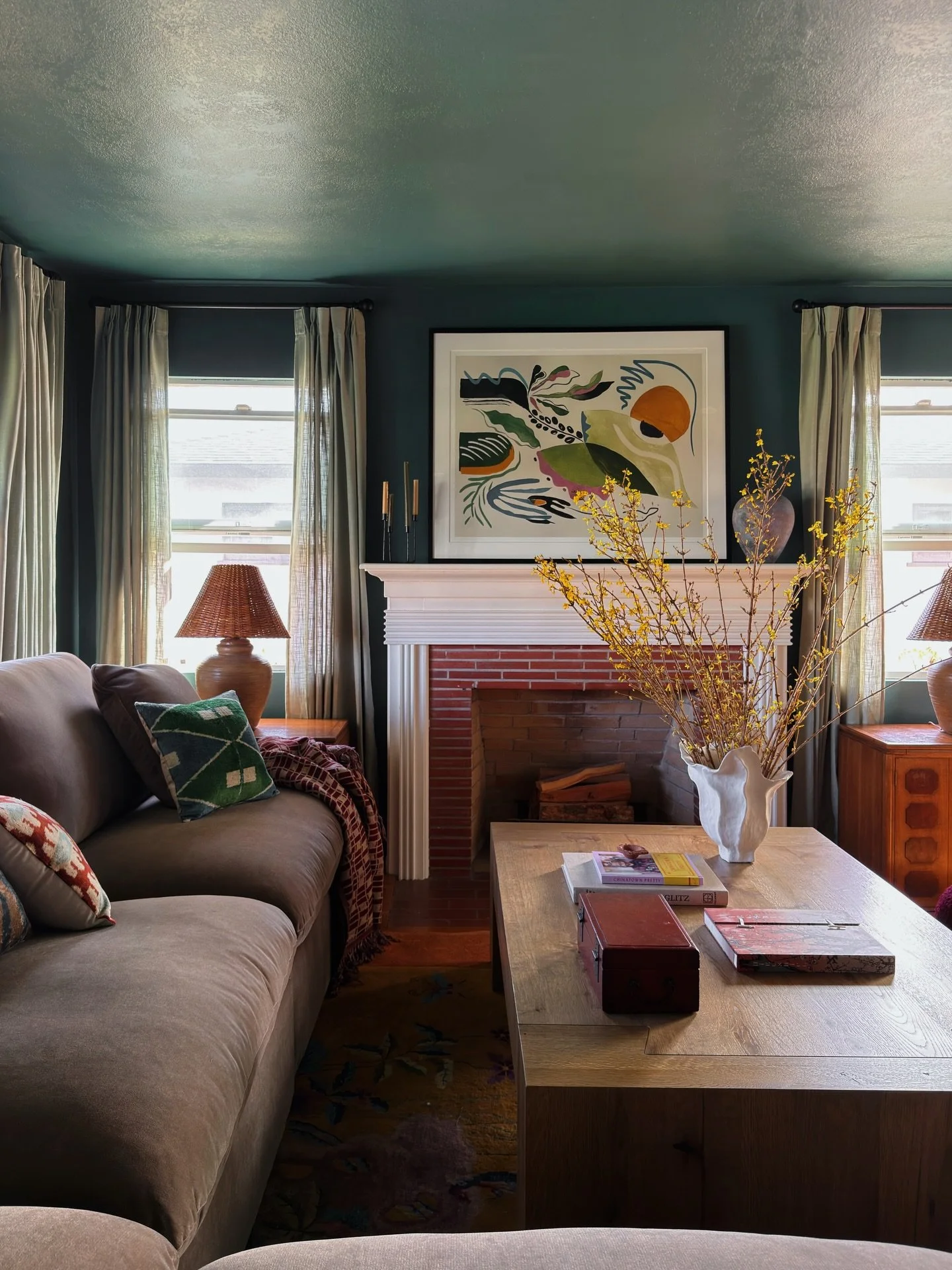 During my last few visits to my sister&rsquo;s, I was basically fighting for space to sit down, so I knew it was time to refresh their living room with @ashleyofficial. The goal was to create a space for hosting, relaxing, and hanging out with the ki