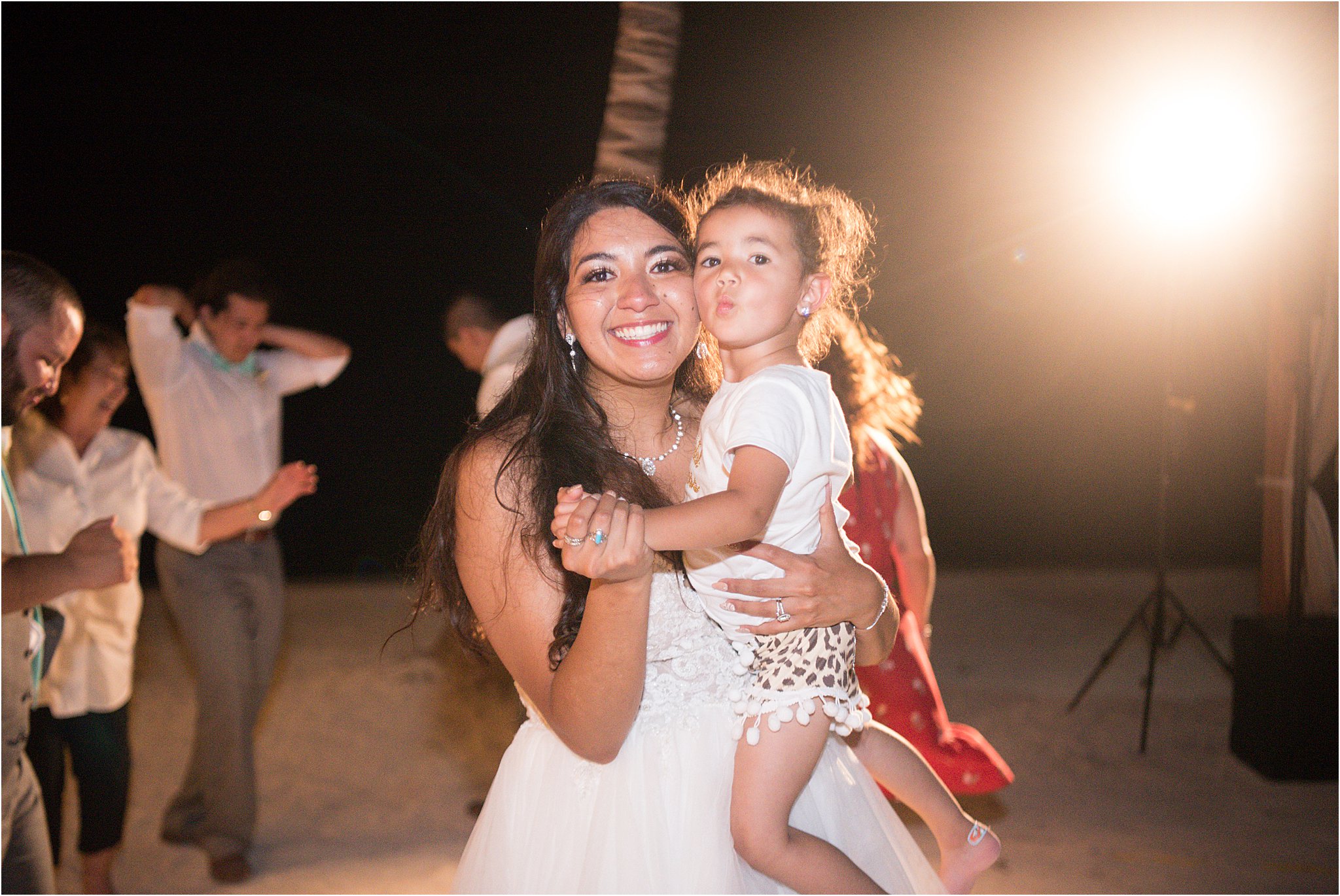 kayla-kitts-matthew-izzy-belize-wedding_0125.jpg