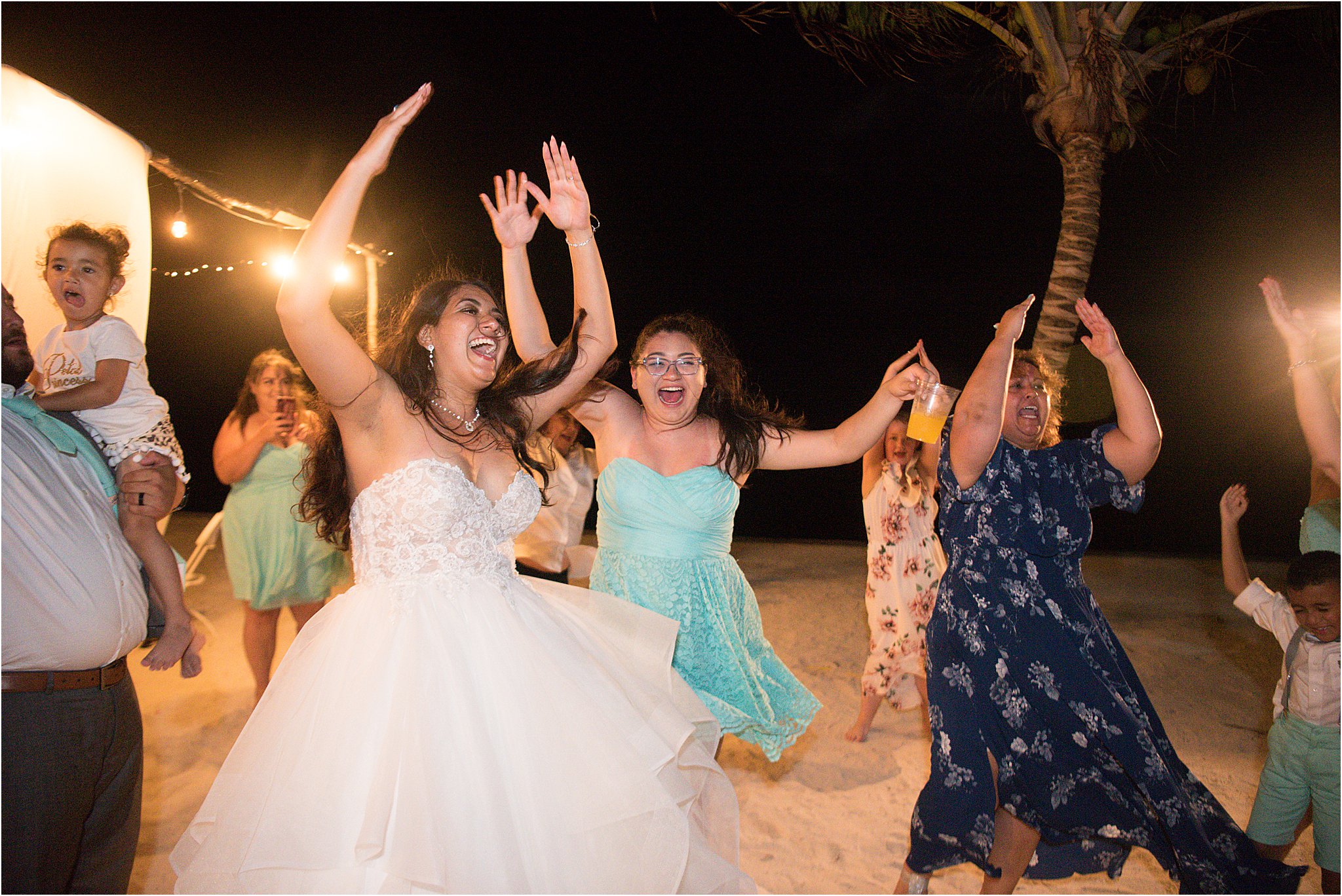 kayla-kitts-matthew-izzy-belize-wedding_0127.jpg