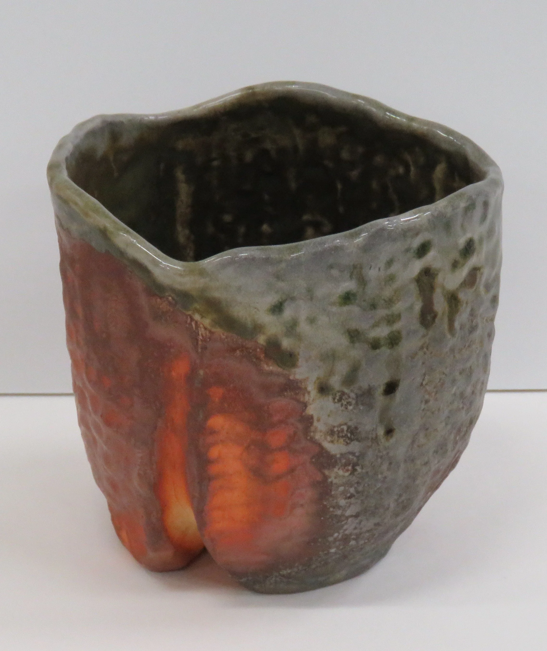  Elaine Stutt  Untitled 2  glazed ceramic  13.5 x 14.0 x 13.5 cm, 2017 