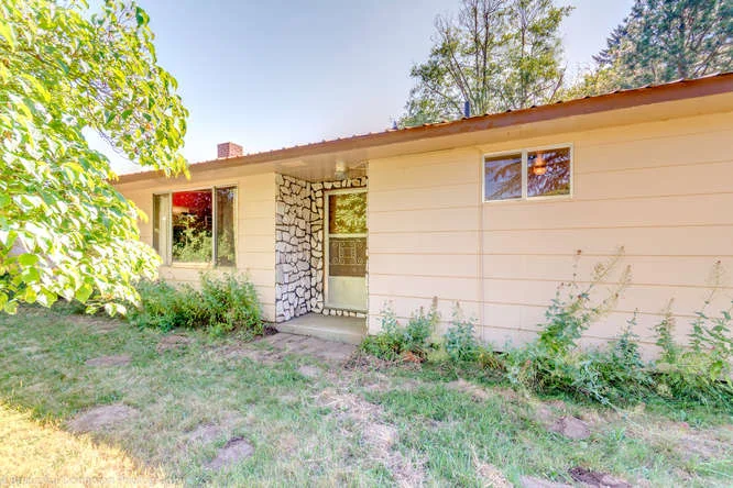 9573 S Heinz Rd Canby OR 97013-small-005-9573 S Heinz Road19-666x445-72dpi.jpg