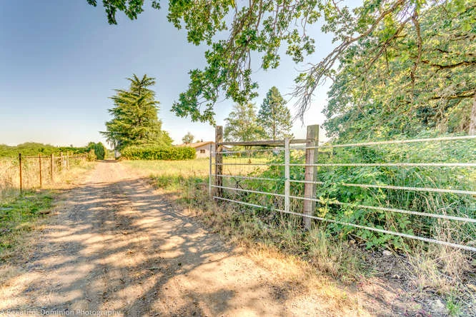 9573 S Heinz Rd Canby OR 97013-small-006-9573 S Heinz Road1-666x445-72dpi.jpg