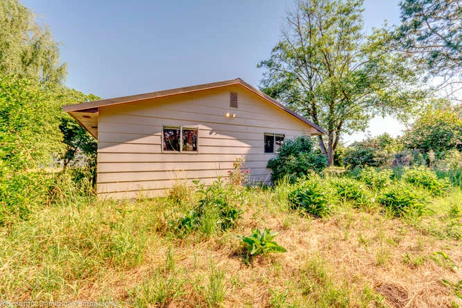 9573 S Heinz Rd Canby OR 97013-small-009-9573 S Heinz Road4-666x445-72dpi.jpg