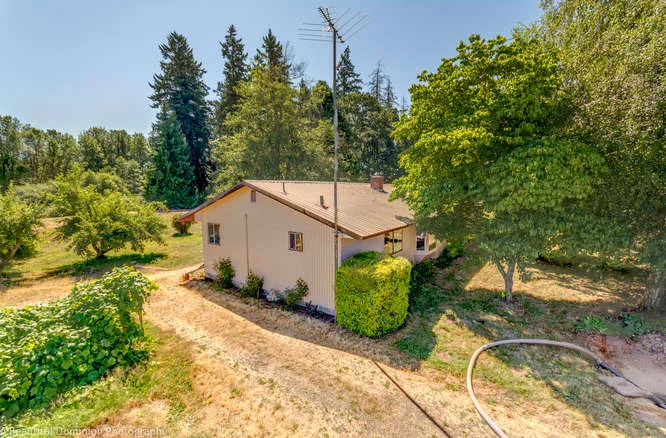 9573 S Heinz Rd Canby OR 97013-small-050-9573 S Heinz Road49-666x438-72dpi.jpg