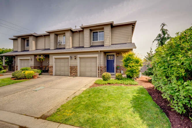 921 NW 3rd Ave Canby OR 97013-small-002-18-921 NW 3rd Avenue33-666x445-72dpi.jpg