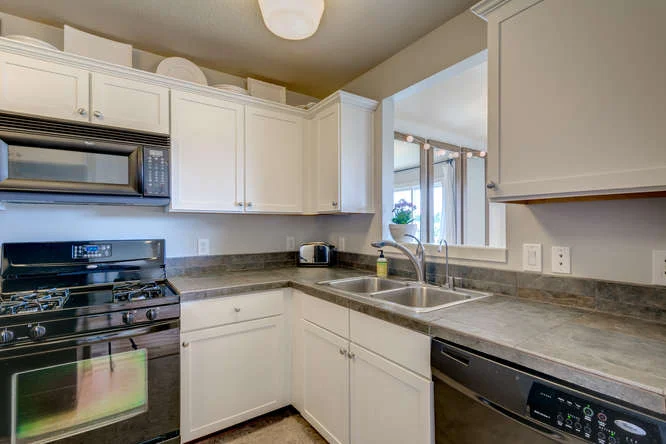 921 NW 3rd Ave Canby OR 97013-small-017-13-921 NW 3rd Avenue10-666x444-72dpi.jpg