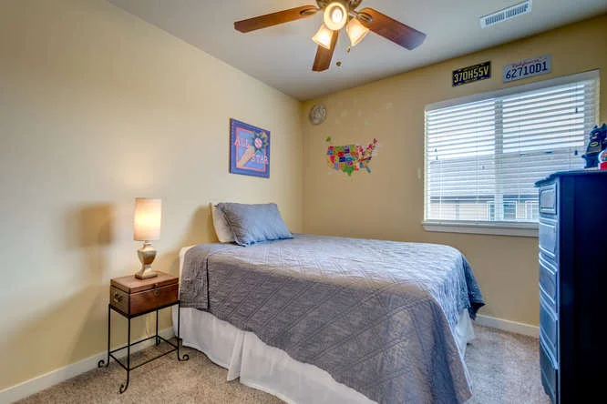 921 NW 3rd Ave Canby OR 97013-small-022-6-921 NW 3rd Avenue16-666x445-72dpi.jpg