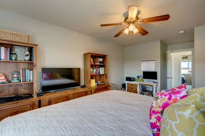 921 NW 3rd Ave Canby OR 97013-small-029-37-921 NW 3rd Avenue24-666x445-72dpi.jpg
