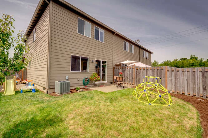 921 NW 3rd Ave Canby OR 97013-small-034-7-921 NW 3rd Avenue28-666x445-72dpi.jpg
