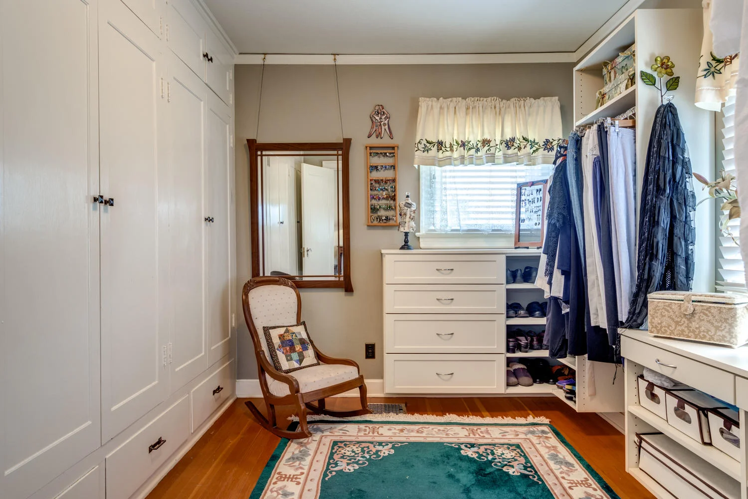 3437 N Willamette Blvd-large-051-38-N Willamette Boulevard-1500x1000-72dpi.jpg