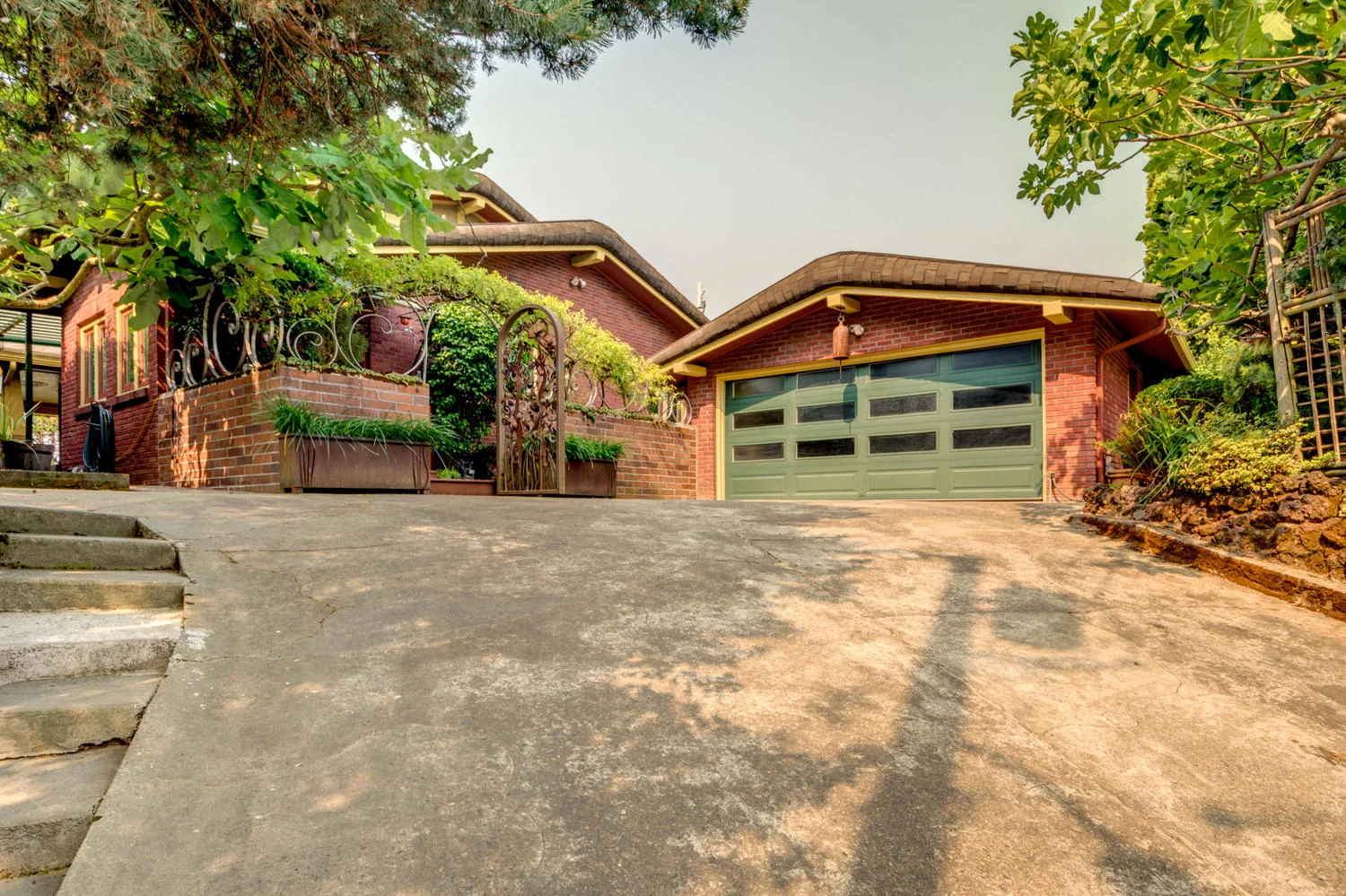 3437 N Willamette Blvd-large-069-42-N Willamette Boulevard-1500x999-72dpi.jpg