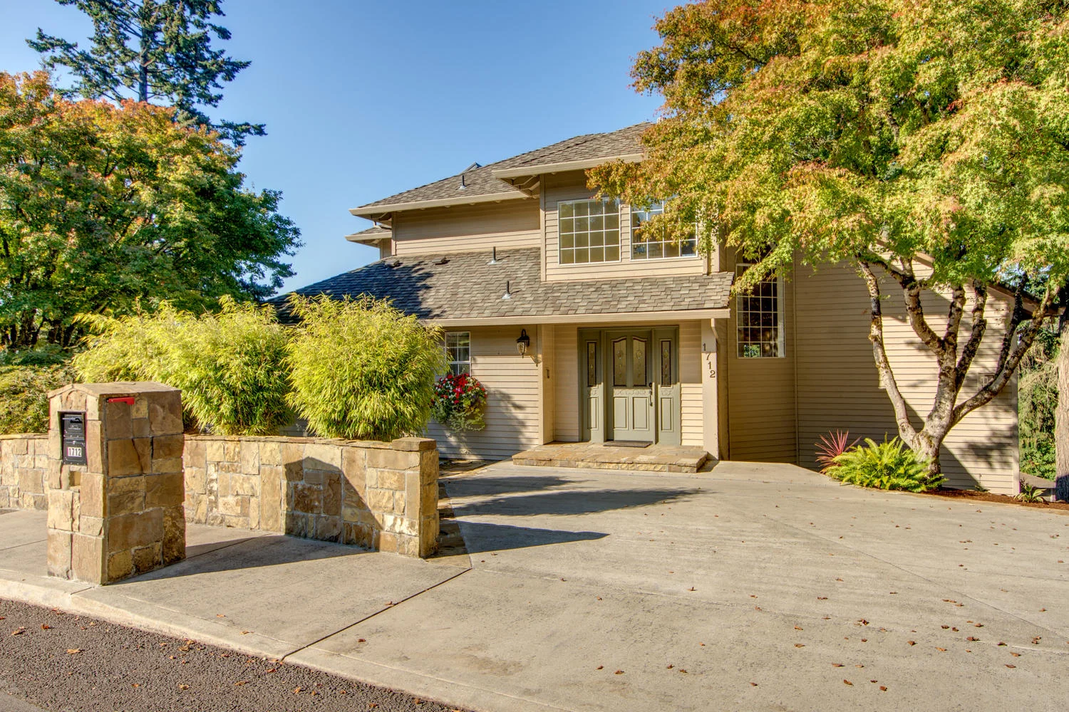 1712 Killarney Dr West Linn OR-large-001-51-1712 Killarney Drive West-1500x1000-72dpi.jpg